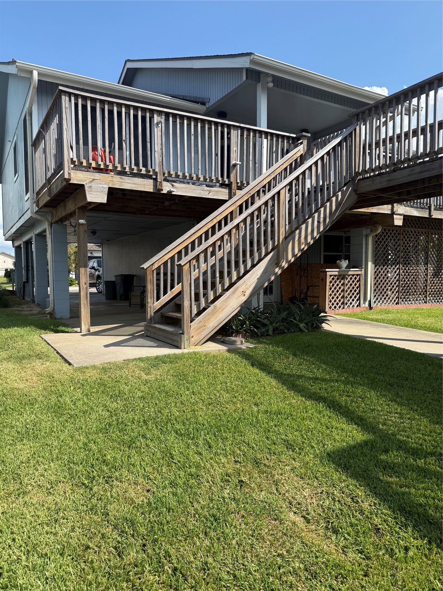 1075 Redfish Street Property Photo 3