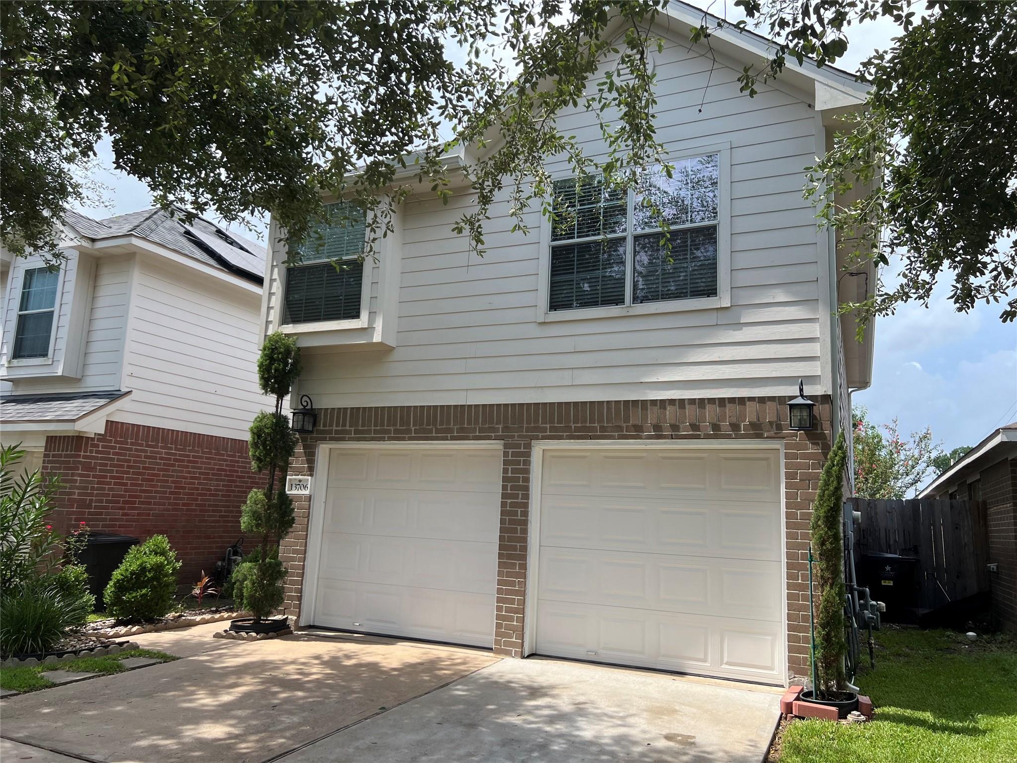 13706 Maximos Drive Property Photo 4