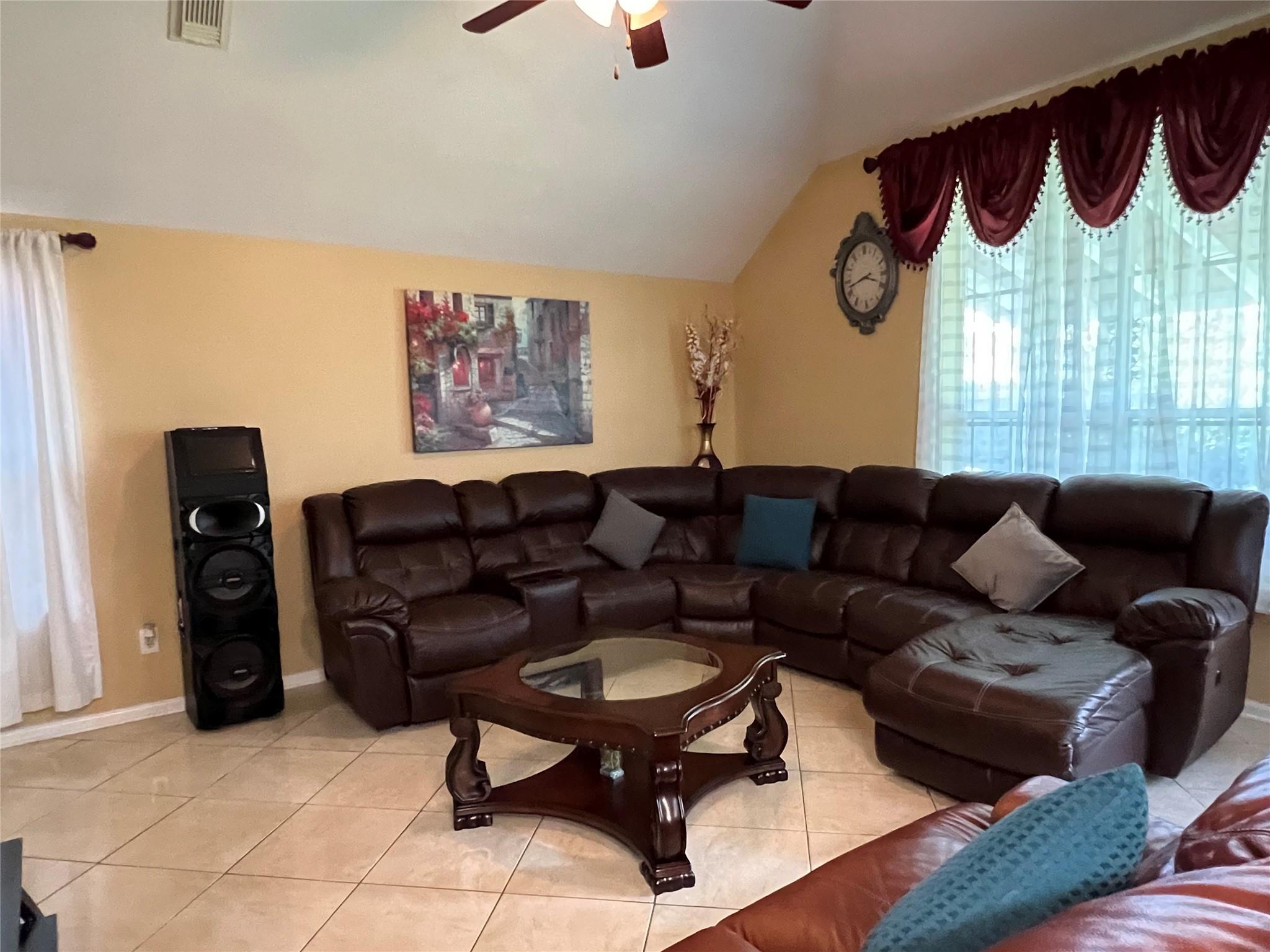 13706 Maximos Drive Property Photo 9