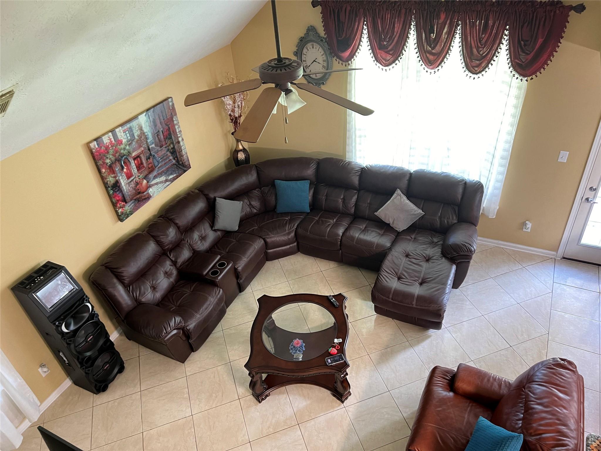 13706 Maximos Drive Property Photo 10
