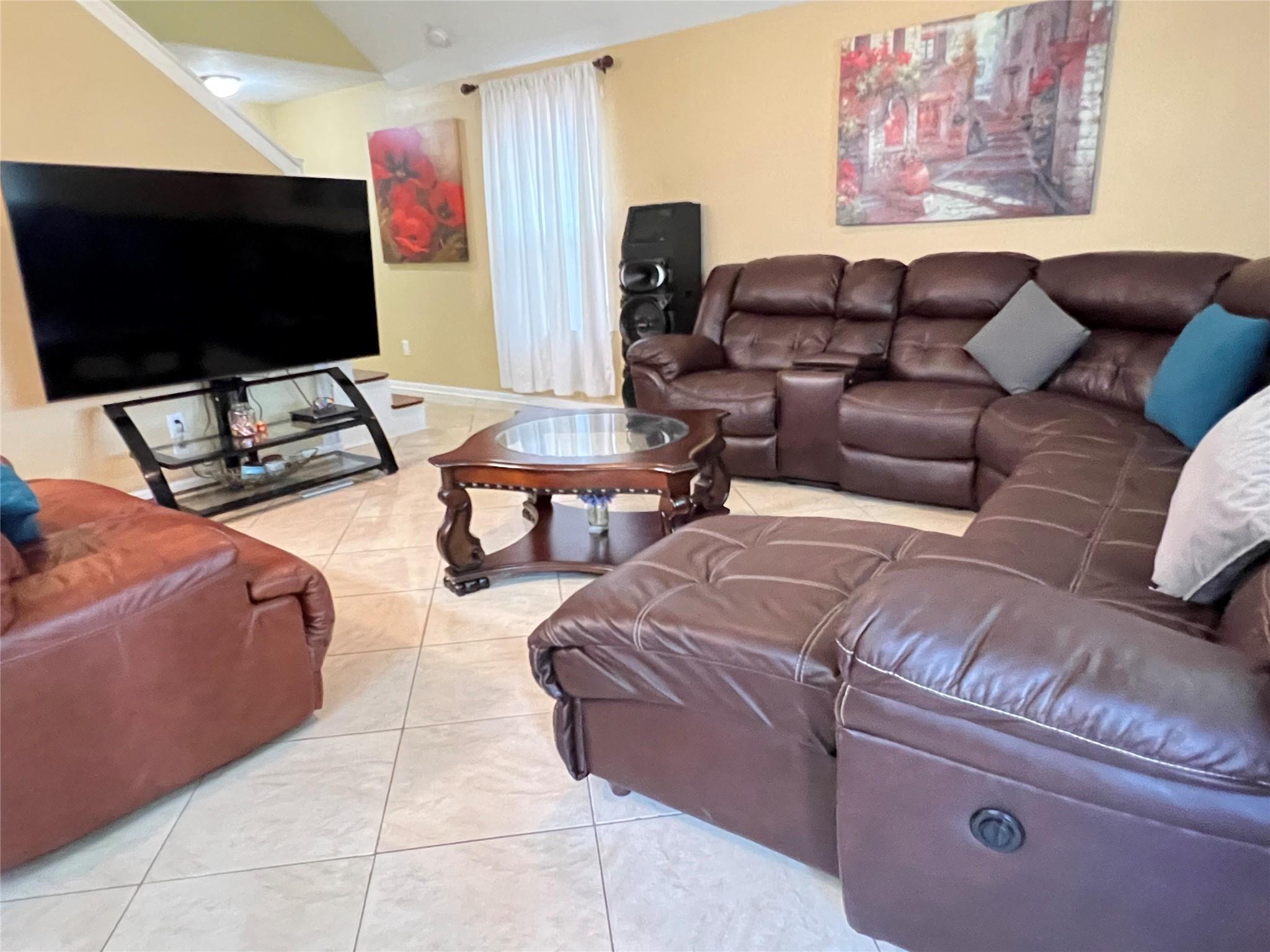 13706 Maximos Drive Property Photo 11