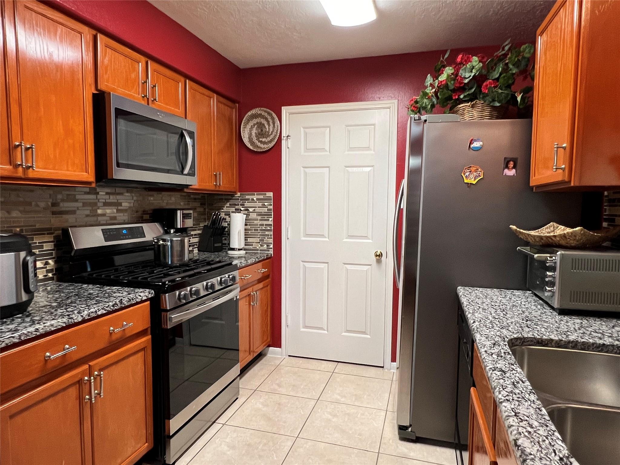 13706 Maximos Drive Property Photo 14