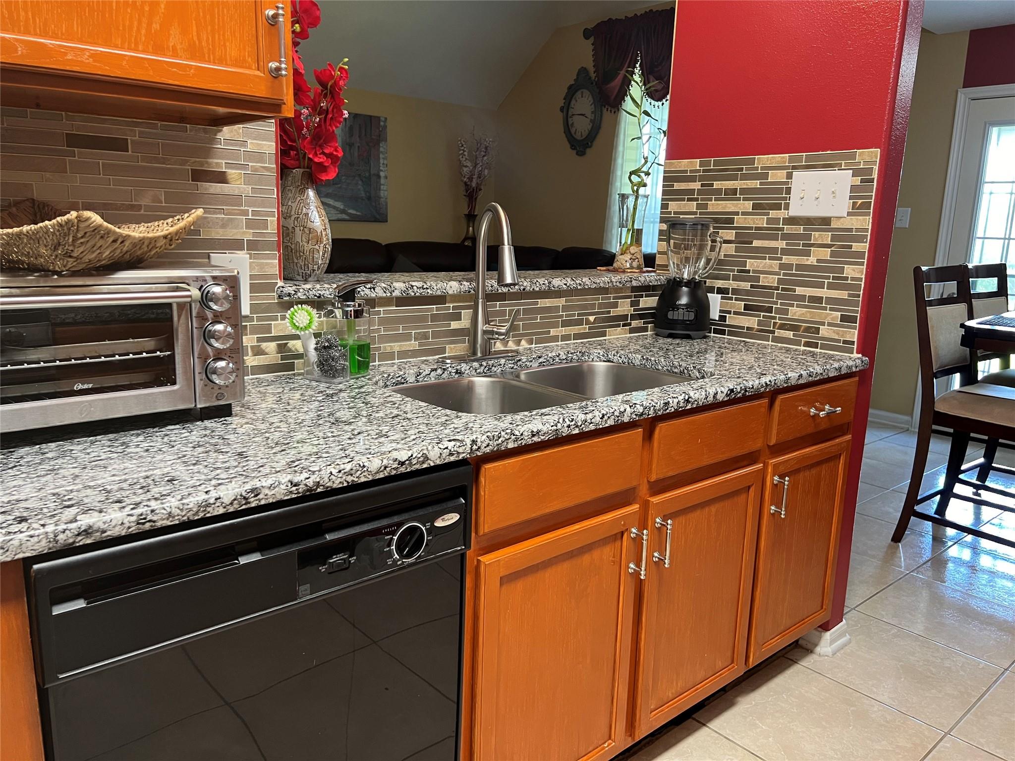 13706 Maximos Drive Property Photo 16