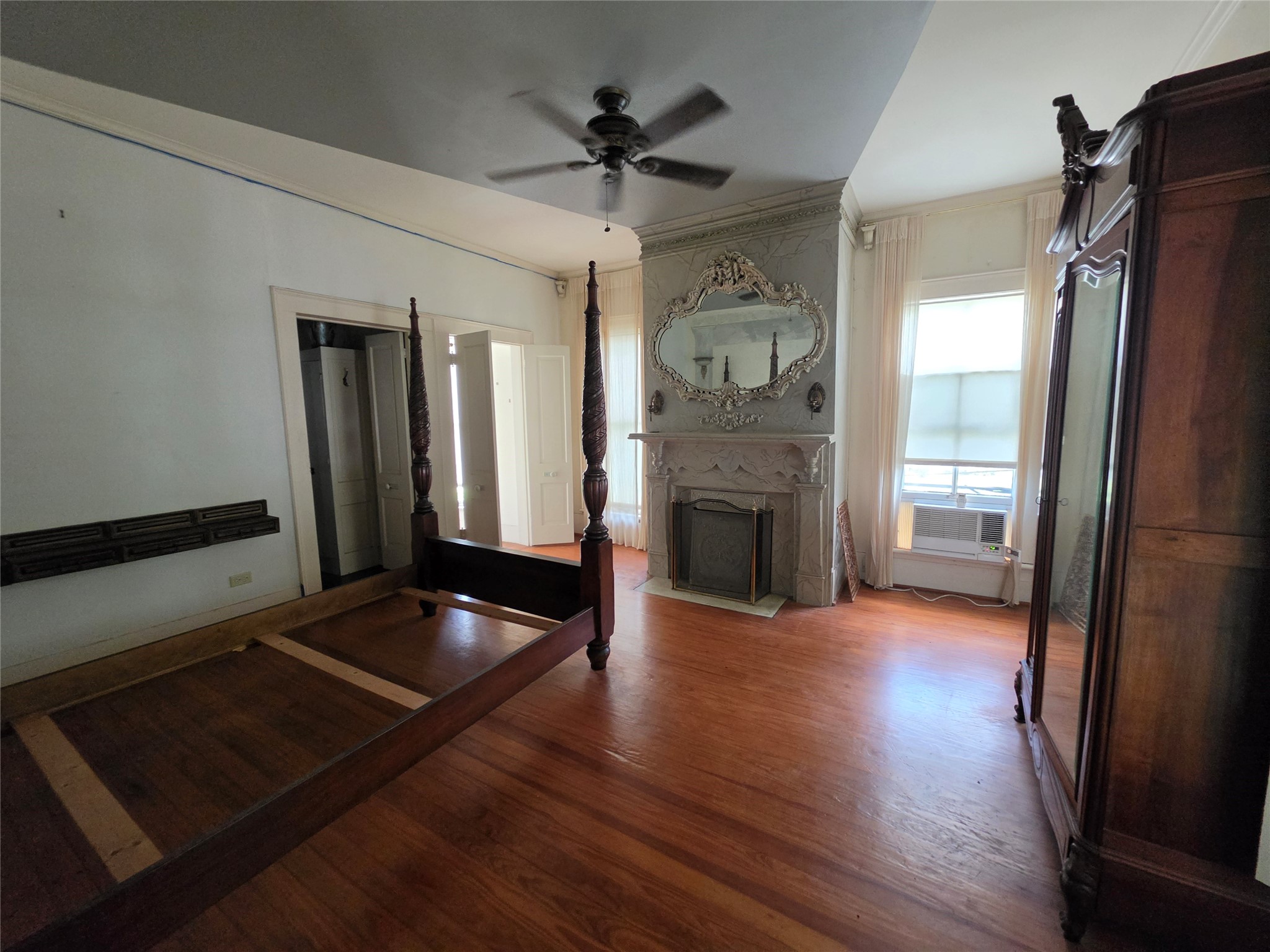 815 E Washington Avenue Property Photo 5