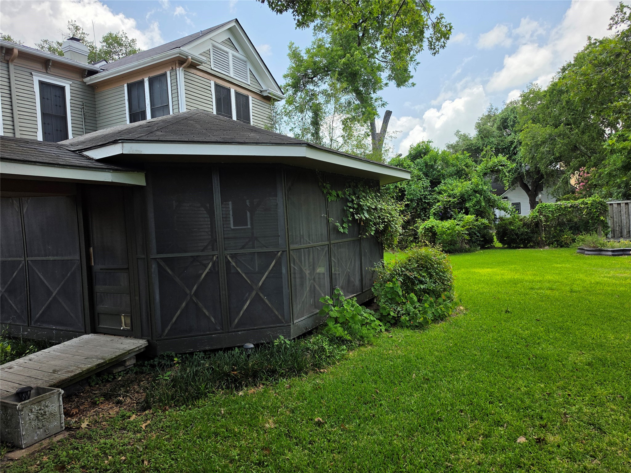815 E Washington Avenue Property Photo 13