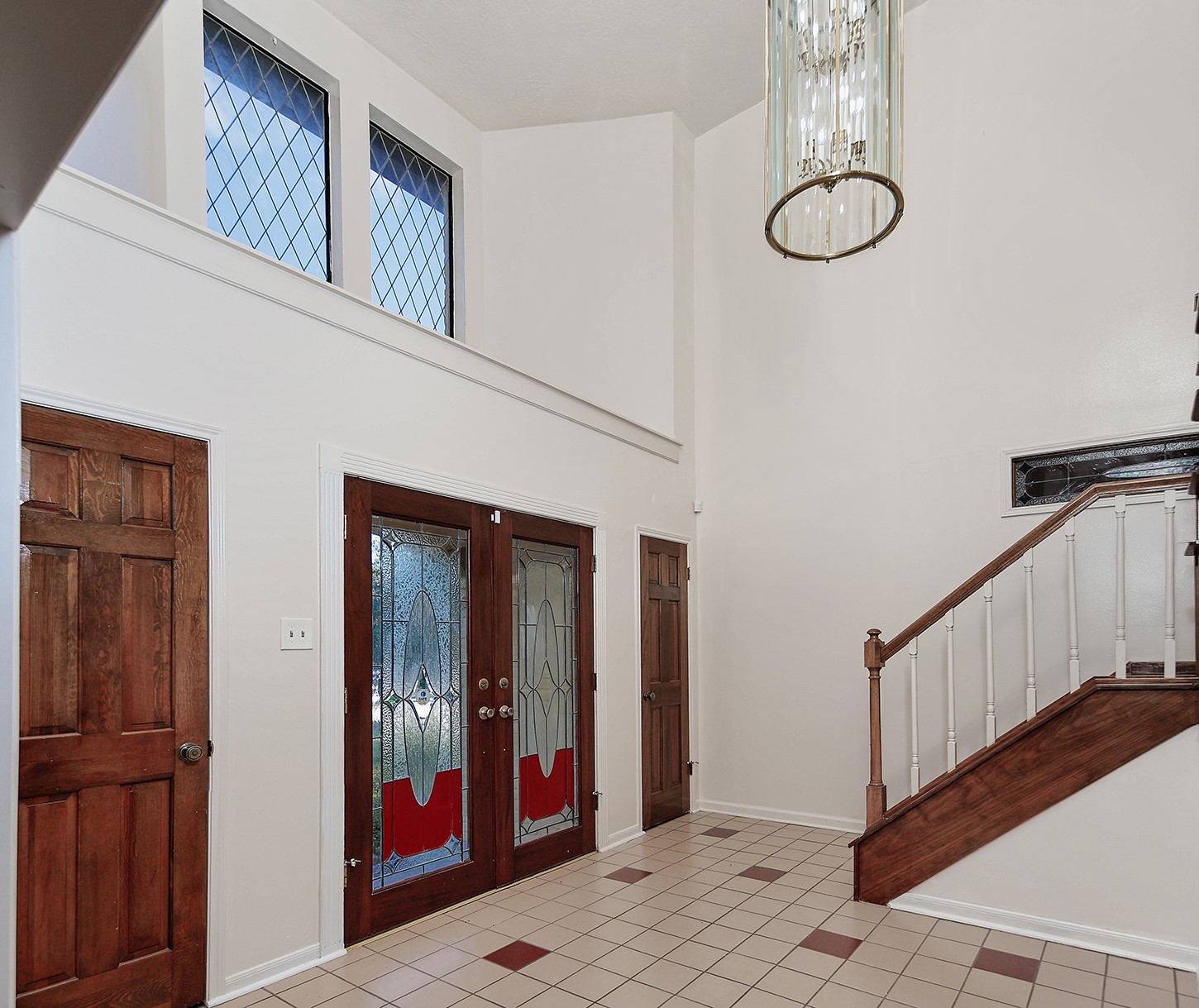 319 S Rivershire Drive Property Photo 2