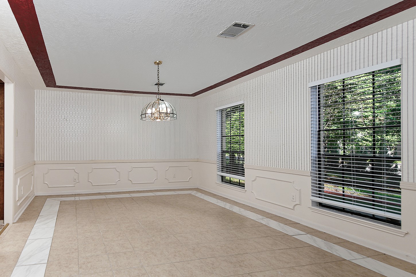 319 S Rivershire Drive Property Photo 4