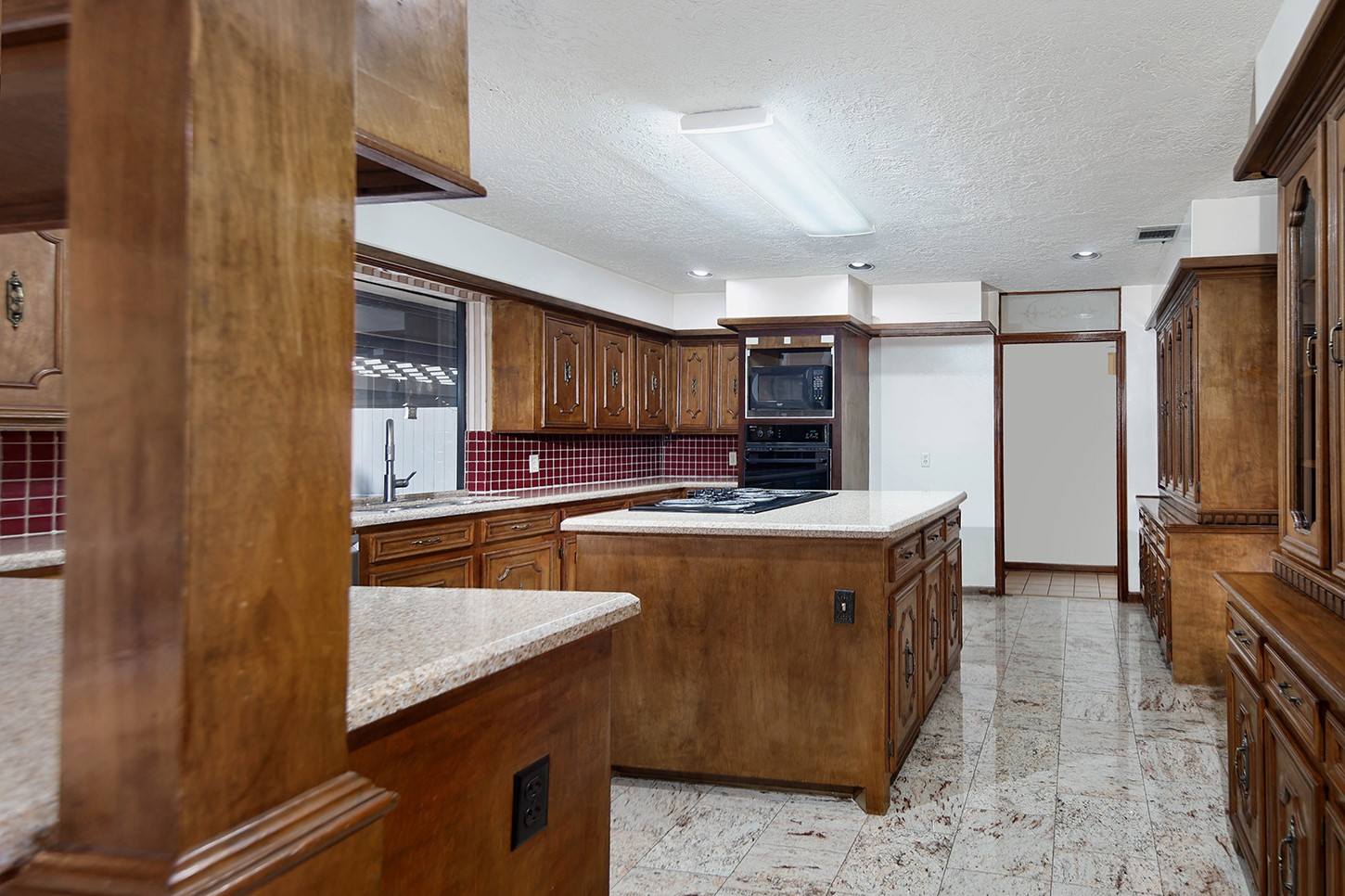 319 S Rivershire Drive Property Photo 9