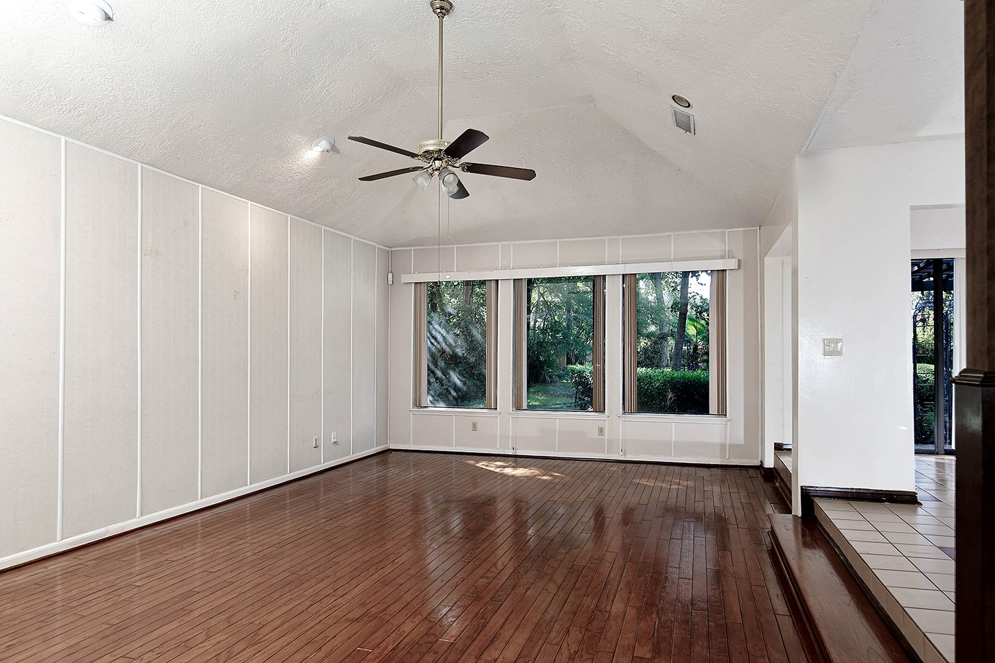 319 S Rivershire Drive Property Photo 13