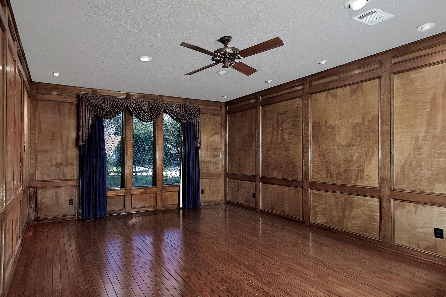 319 S Rivershire Drive Property Photo 15