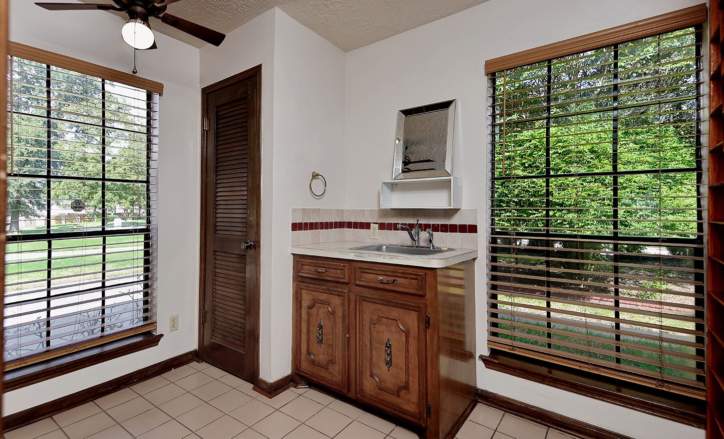 319 S Rivershire Drive Property Photo 18