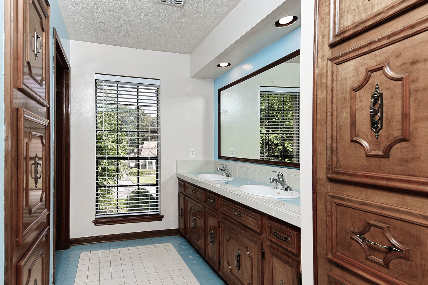 319 S Rivershire Drive Property Photo 22
