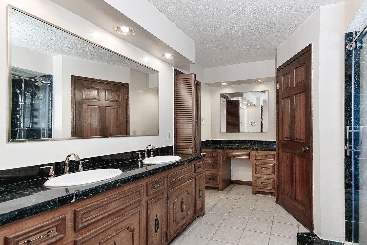 319 S Rivershire Drive Property Photo 25