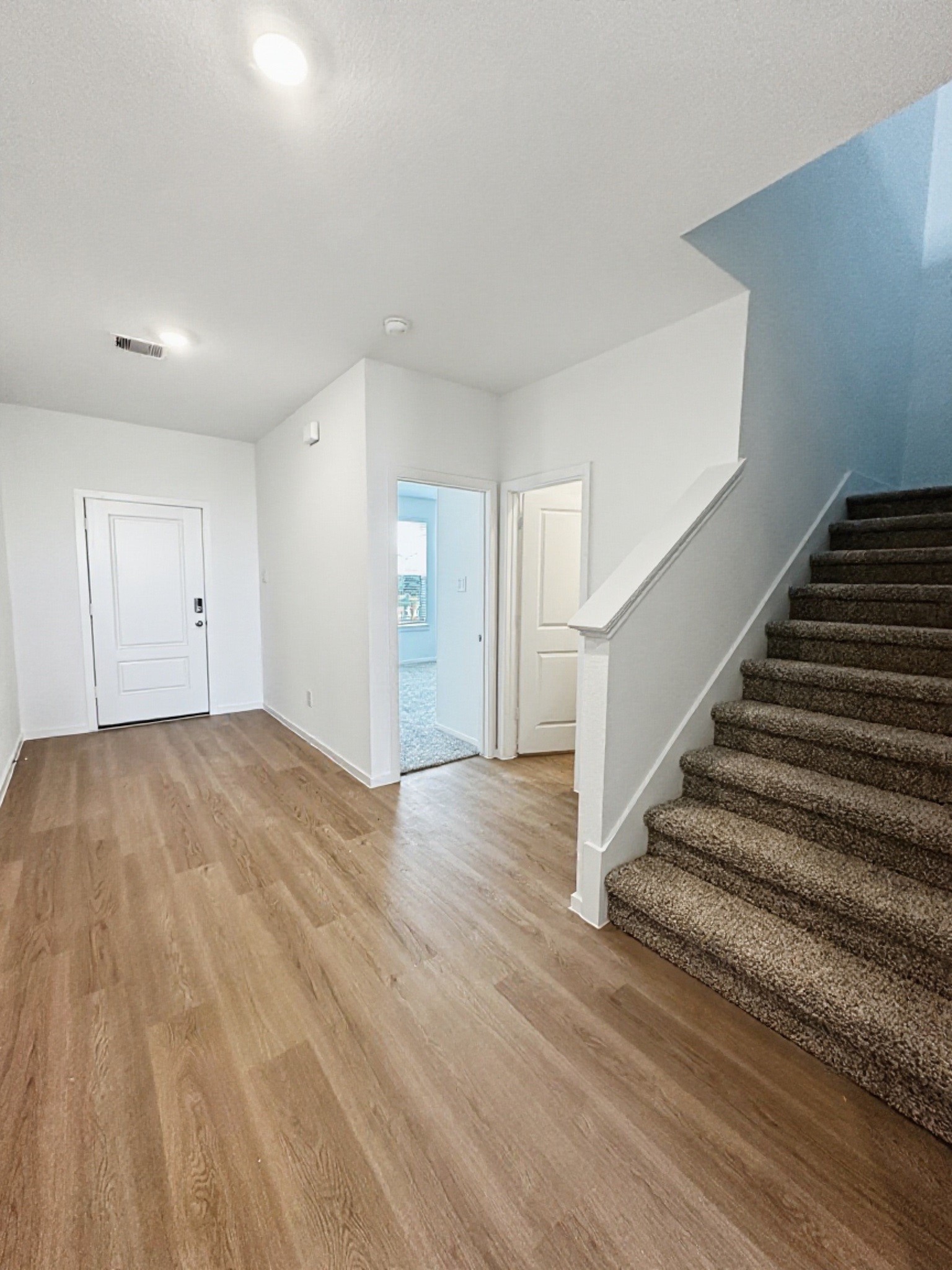 3230 Coral Bluff Drive Property Photo 3