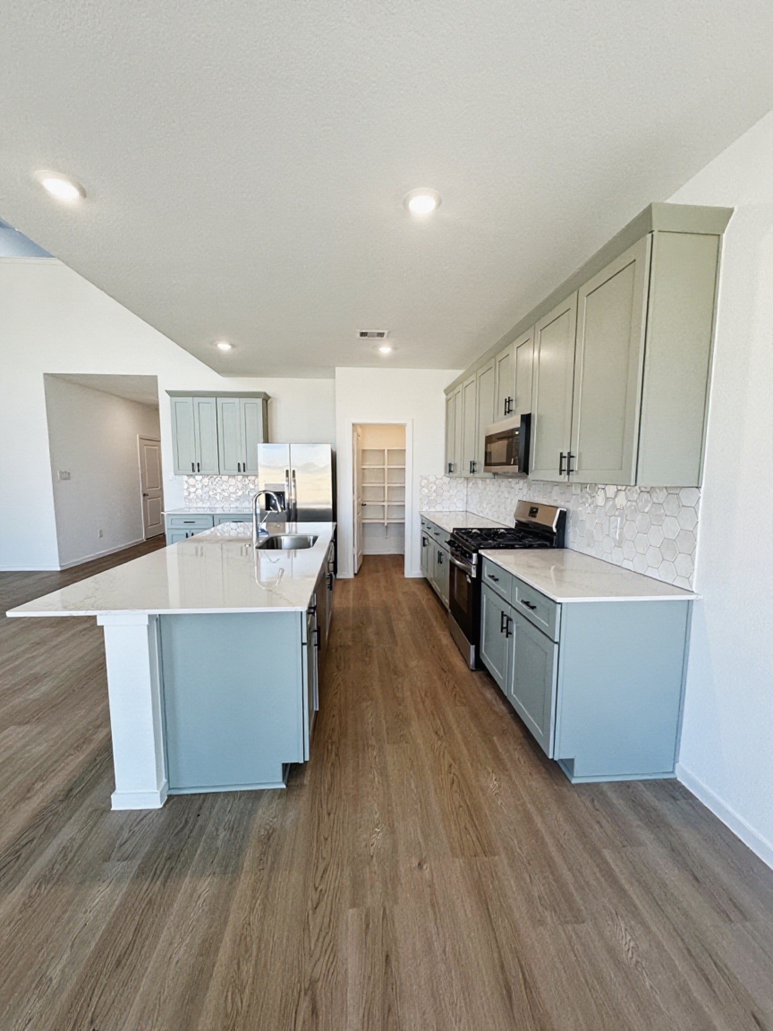 3230 Coral Bluff Drive Property Photo 6