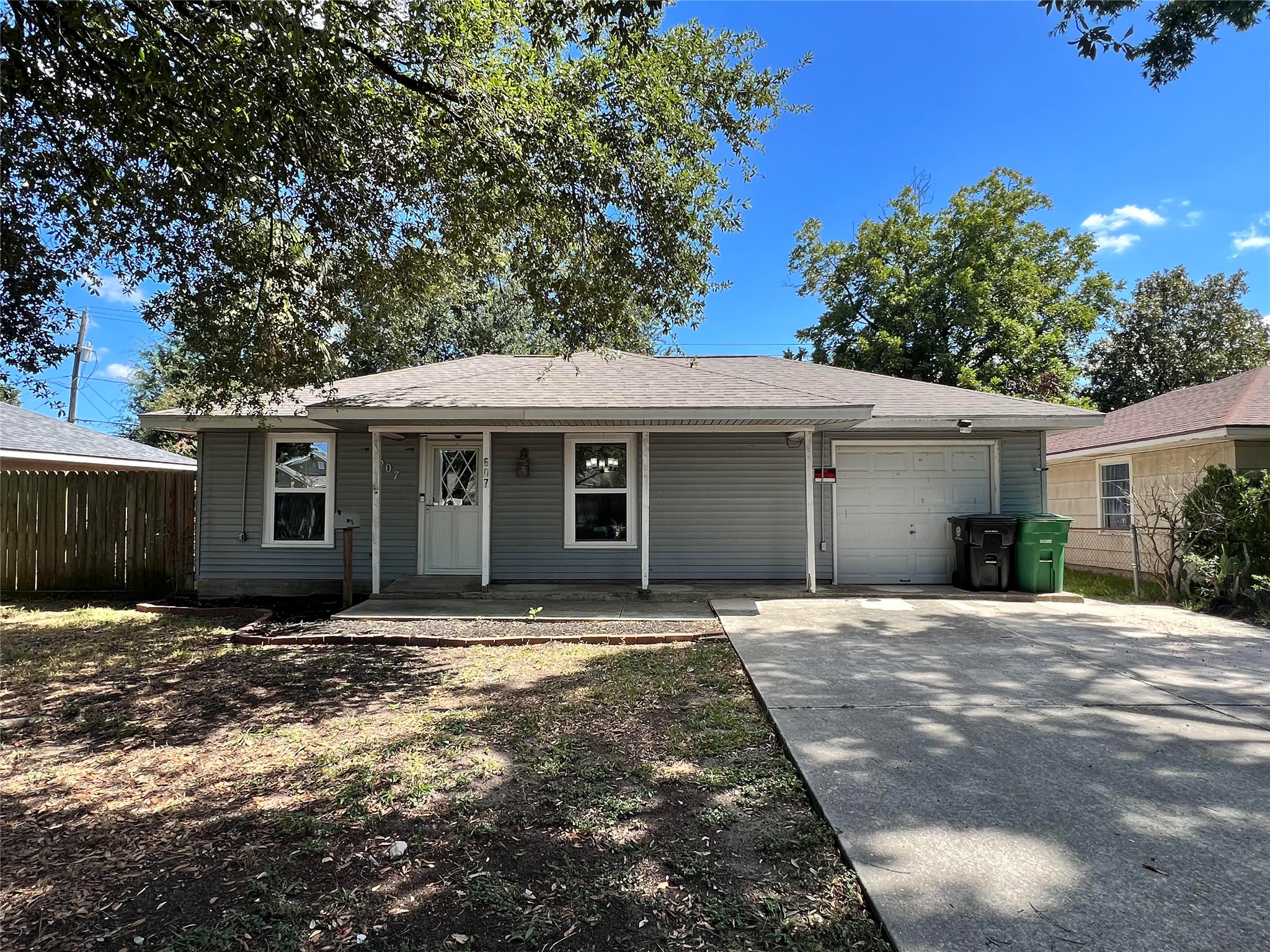 607 Ogilvie Street Property Photo 1