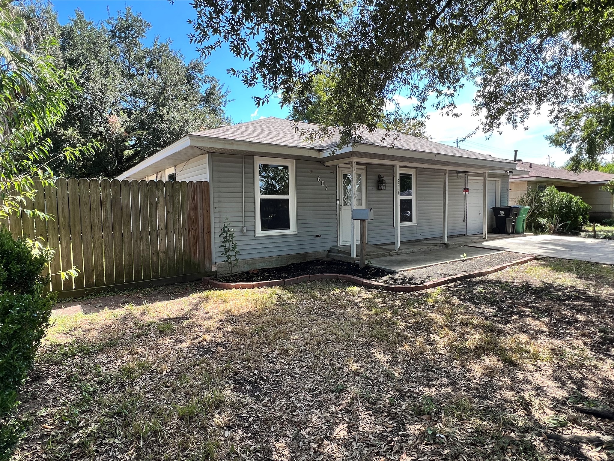 607 Ogilvie Street Property Photo 2