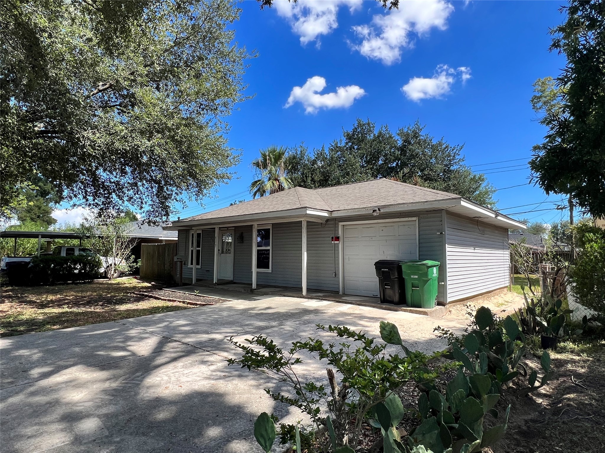 607 Ogilvie Street Property Photo 3