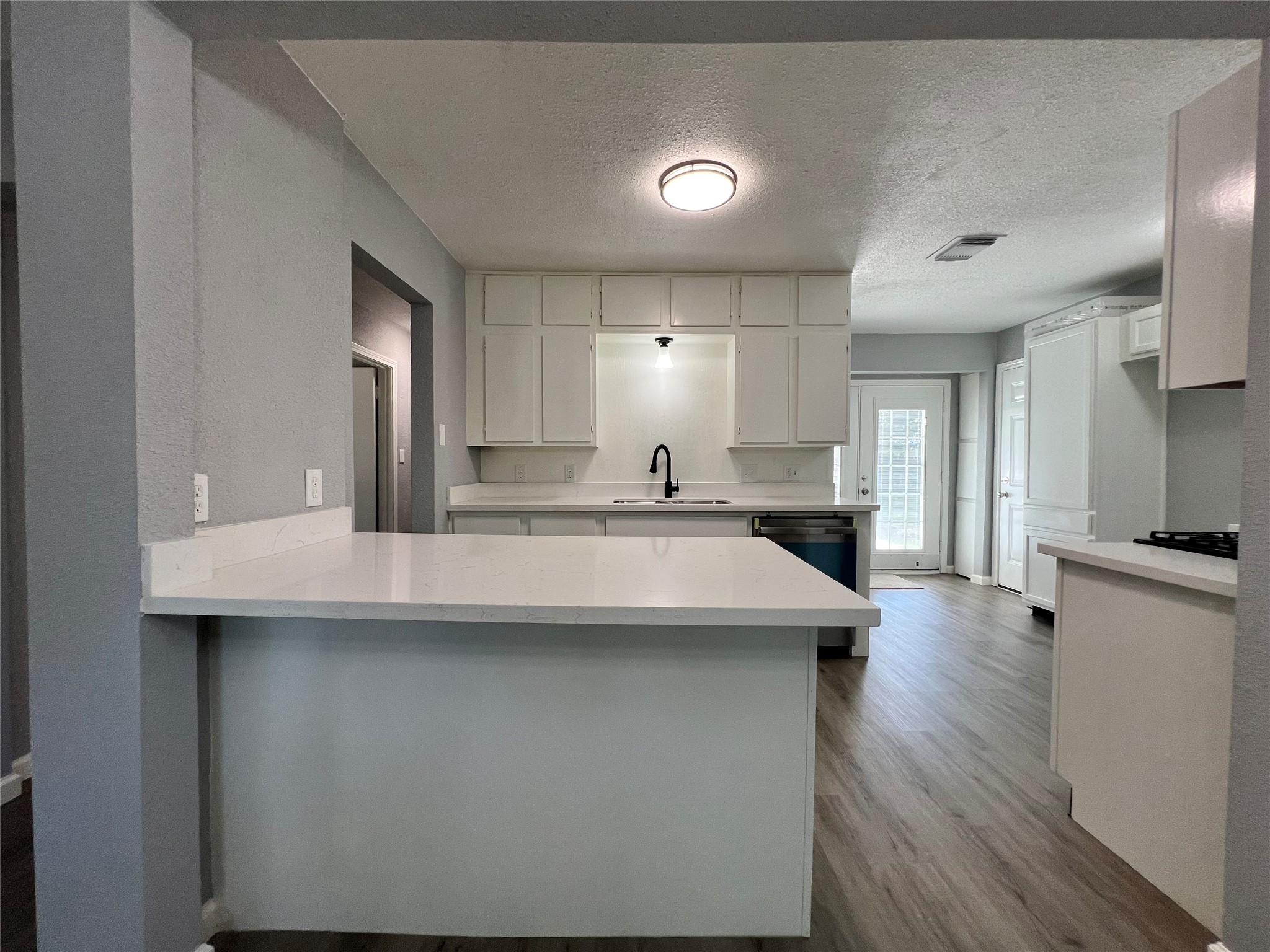 607 Ogilvie Street Property Photo 8