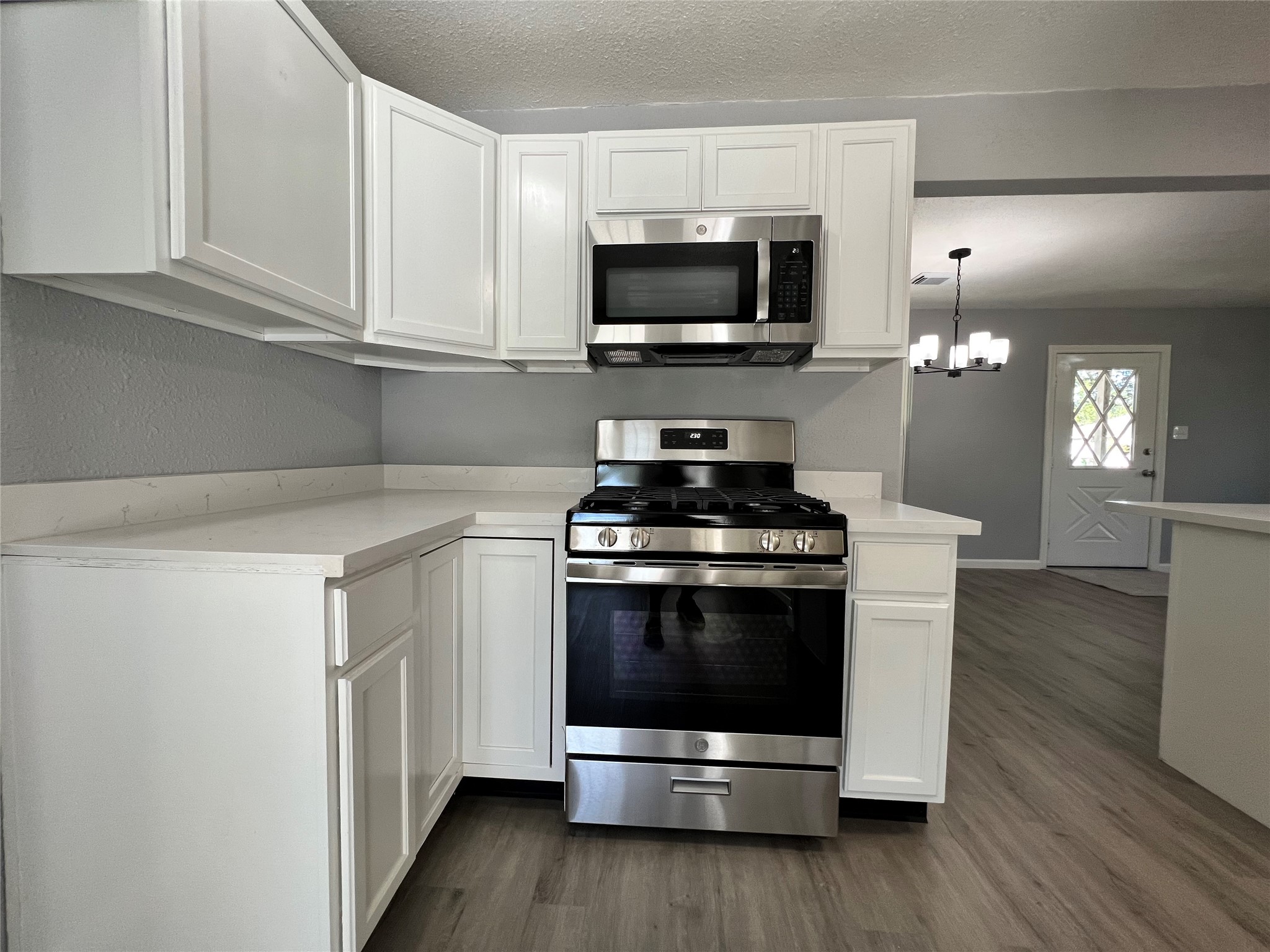 607 Ogilvie Street Property Photo 10