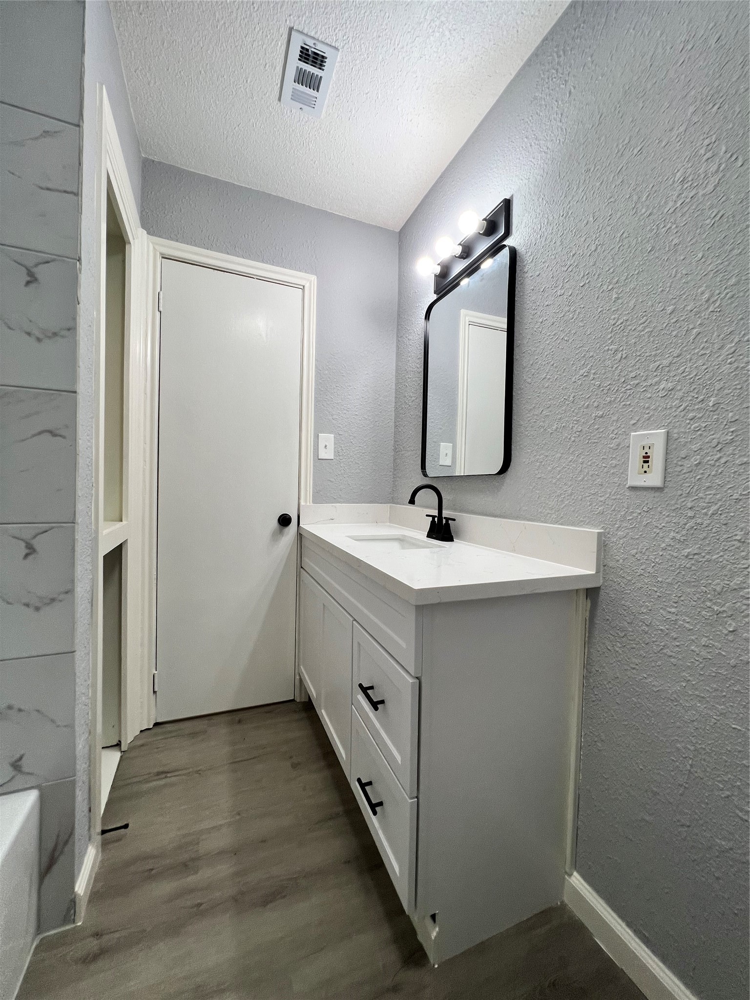 607 Ogilvie Street Property Photo 19