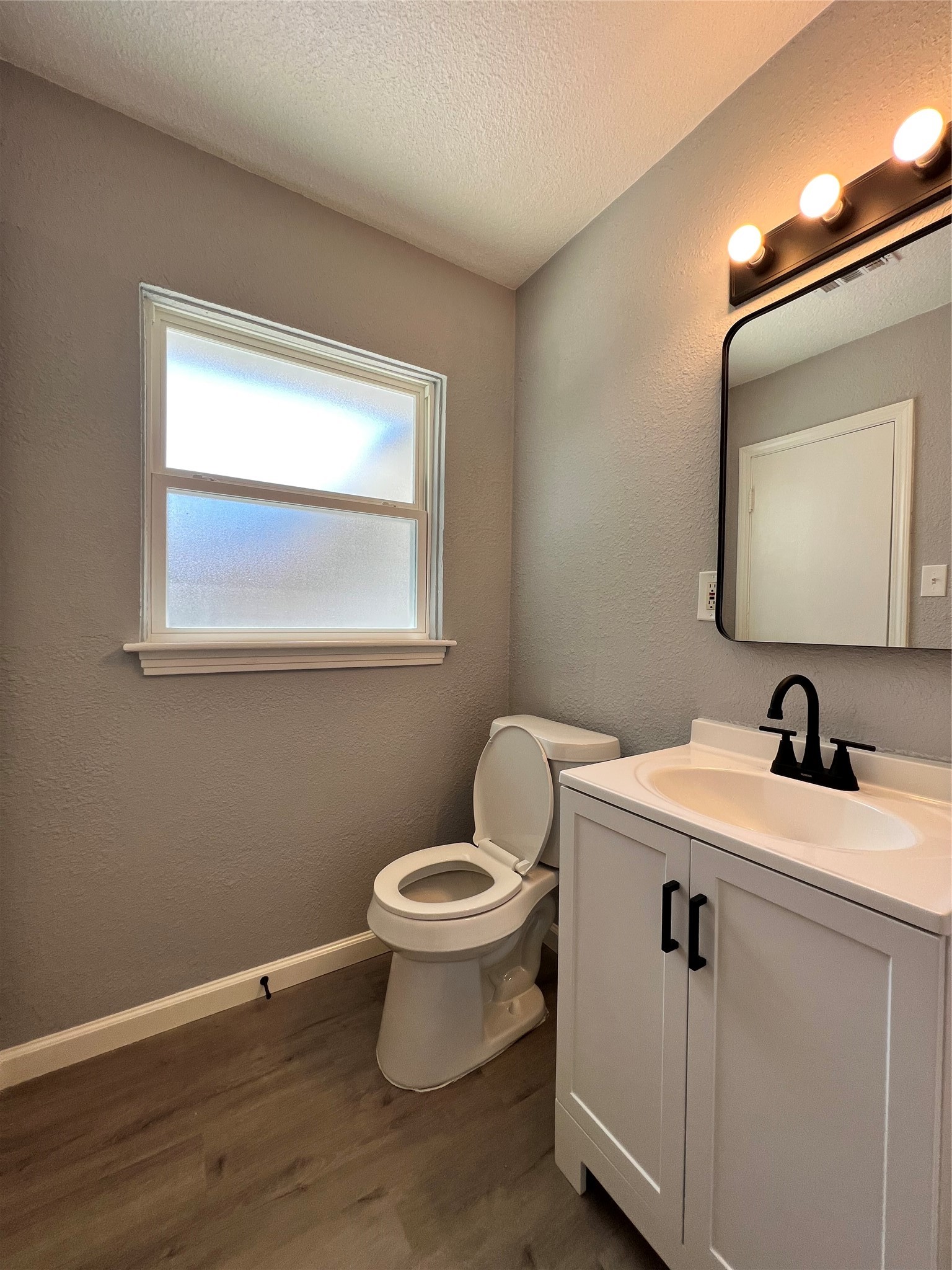 607 Ogilvie Street Property Photo 24