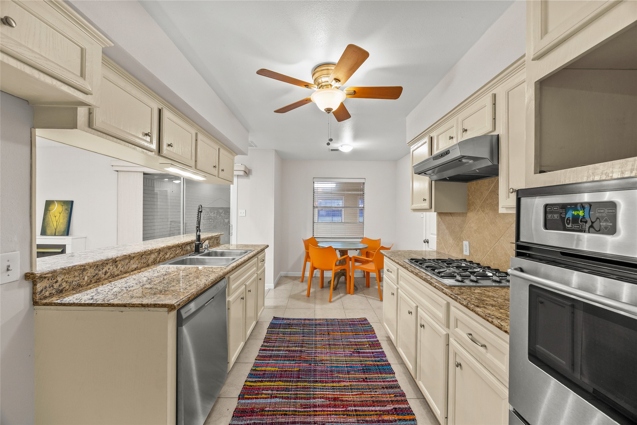 1607 Buescher Drive Property Photo 6