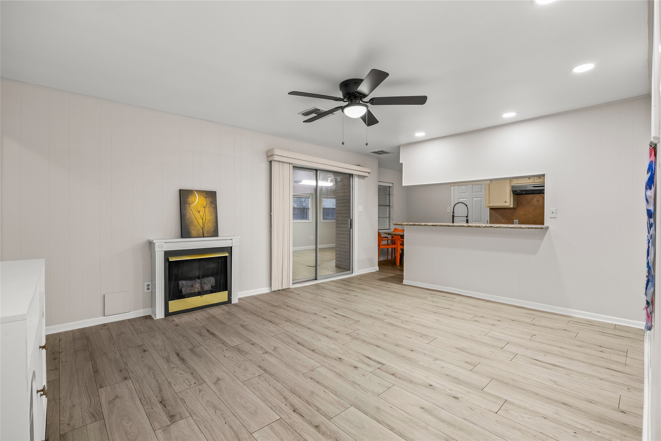 1607 Buescher Drive Property Photo 11