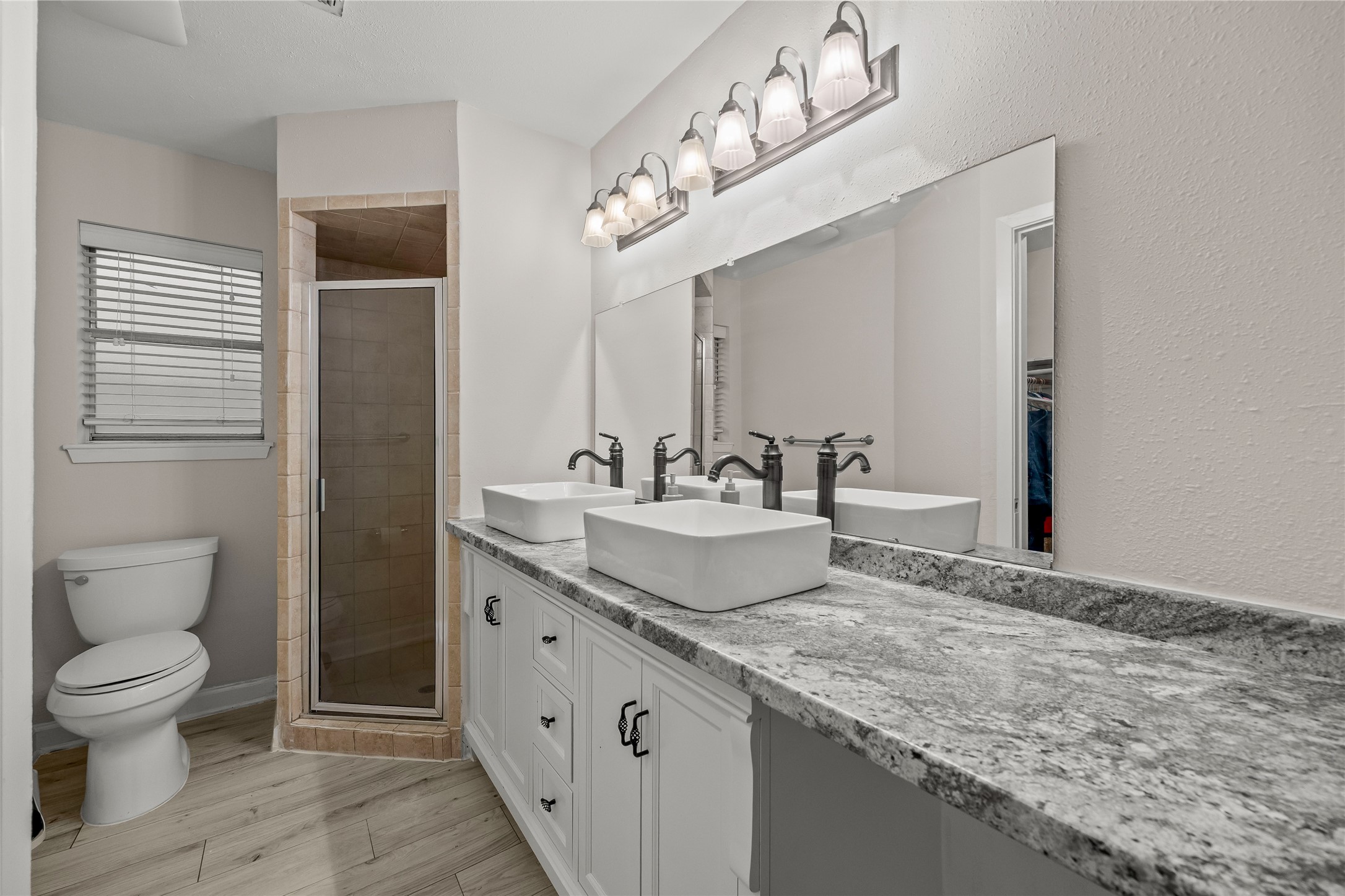 1607 Buescher Drive Property Photo 17