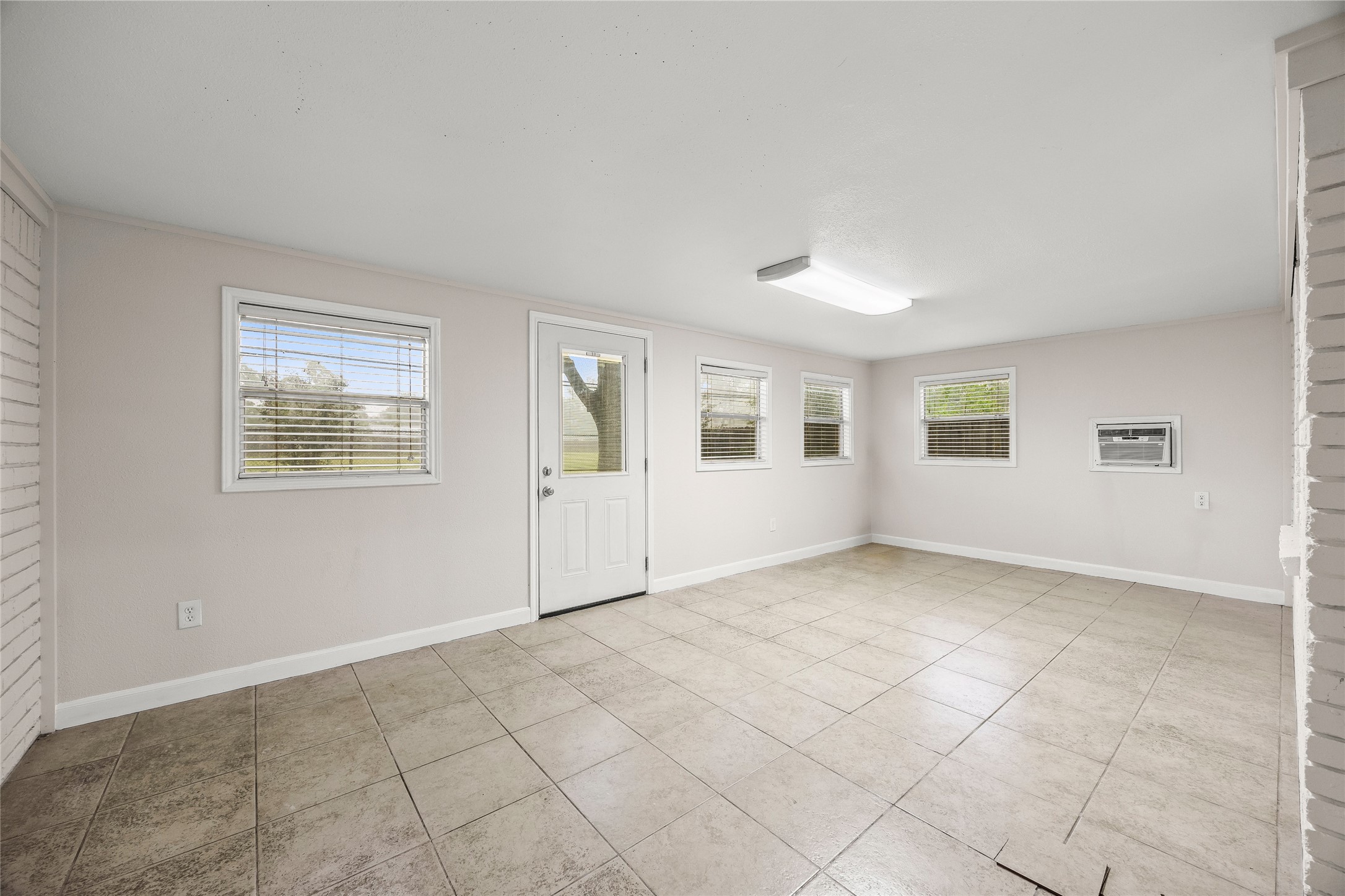 1607 Buescher Drive Property Photo 19