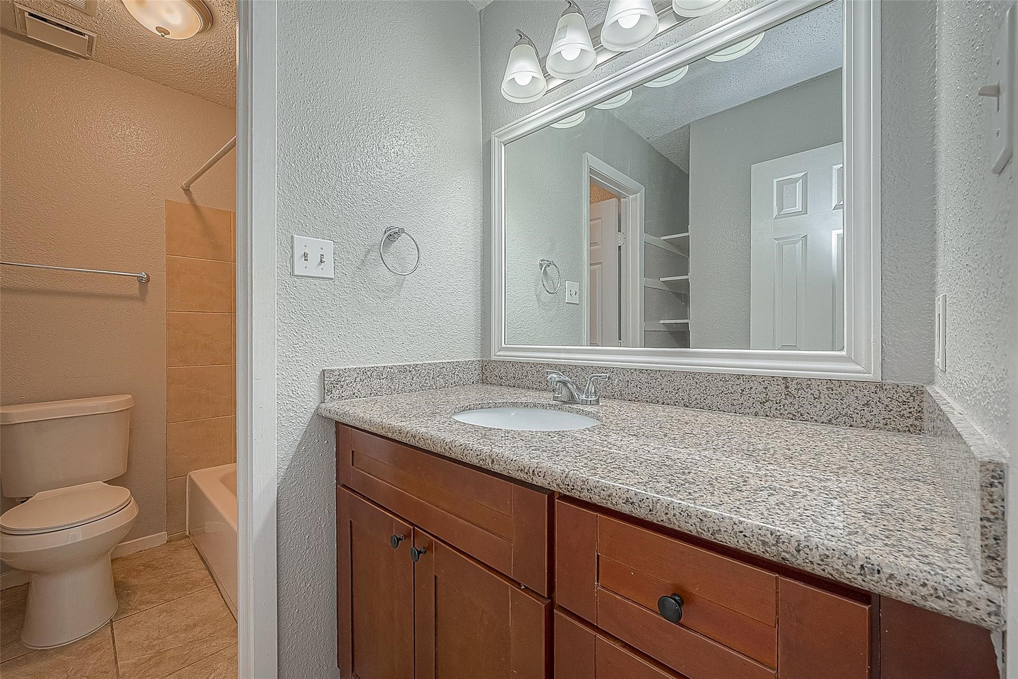 11203 Pender Lane Property Photo 6