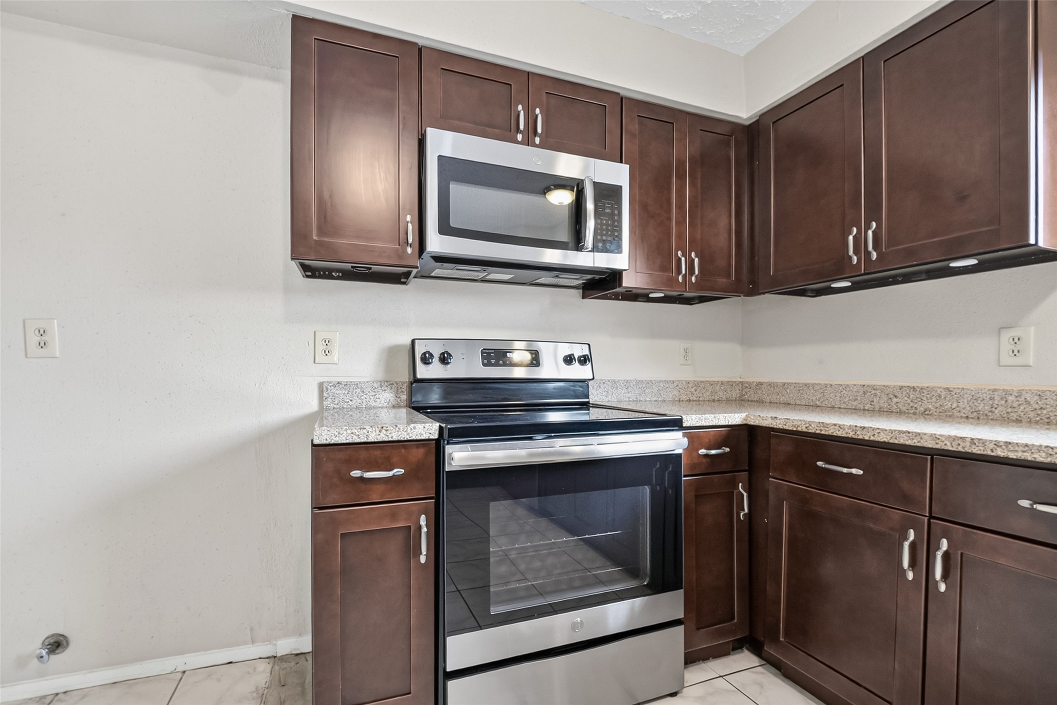 13606 Pecan Oak Drive Property Photo 7