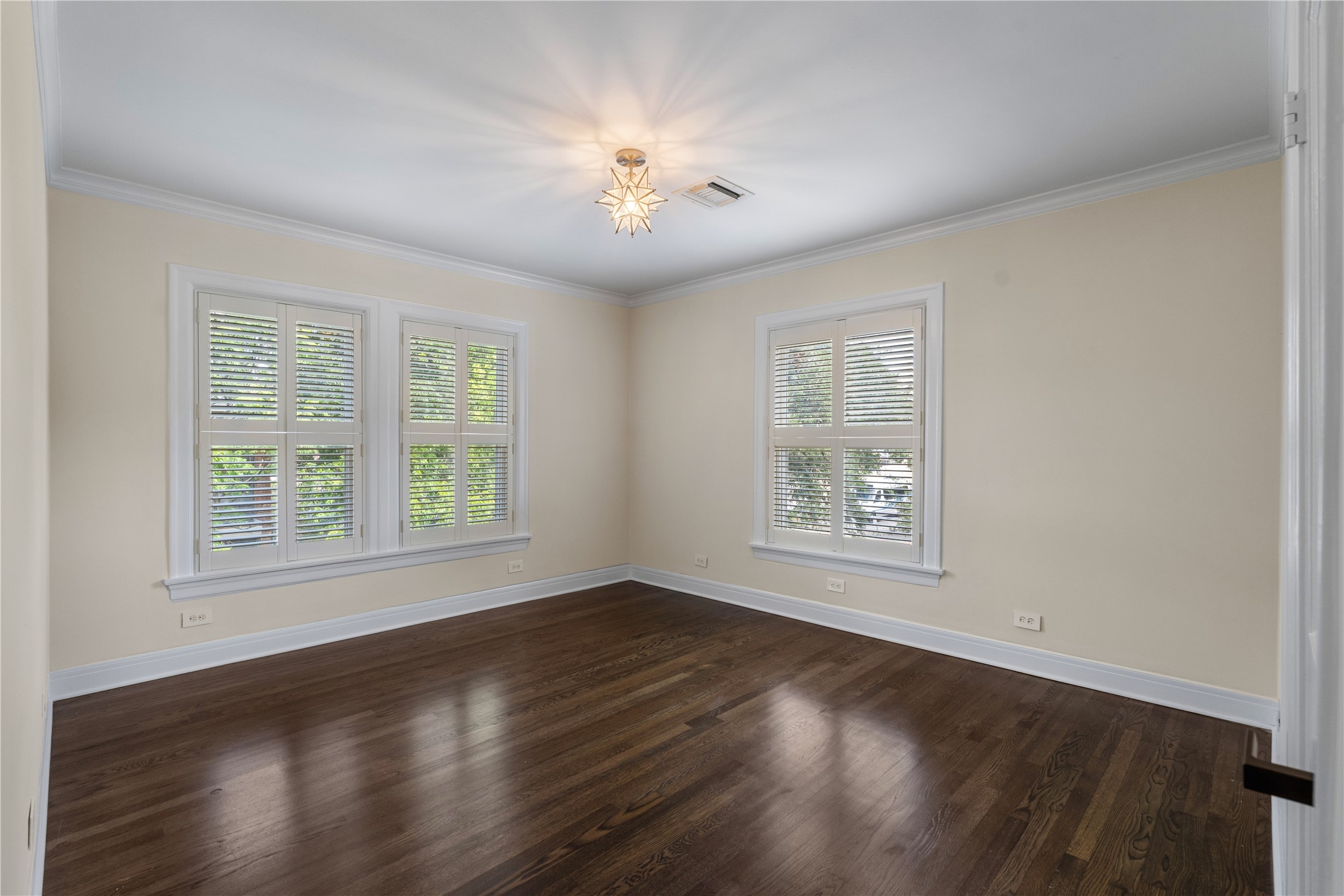 2123 University Boulevard Property Photo 37