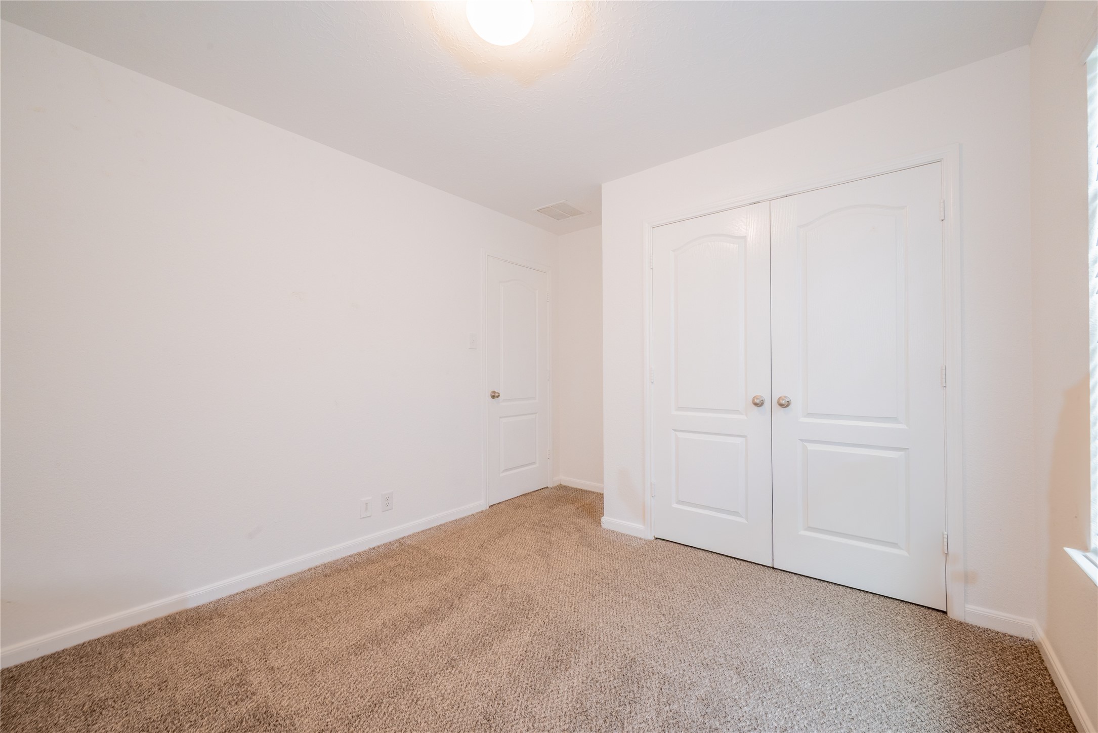 2524 Bryan Park Lane Property Photo 2