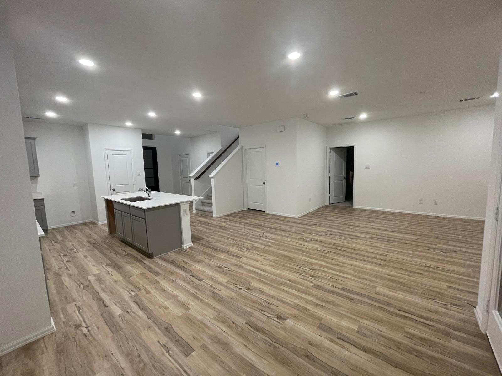 31511 Silverthorne Bush Drive Property Photo 4