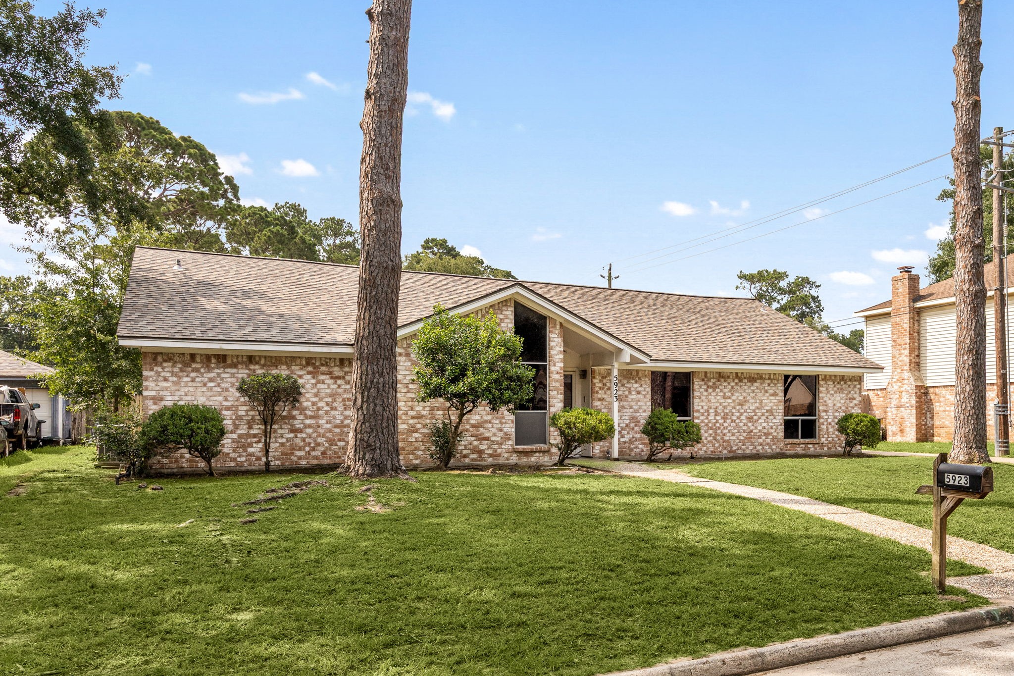 5923 Pebble Springs Drive Property Photo 2