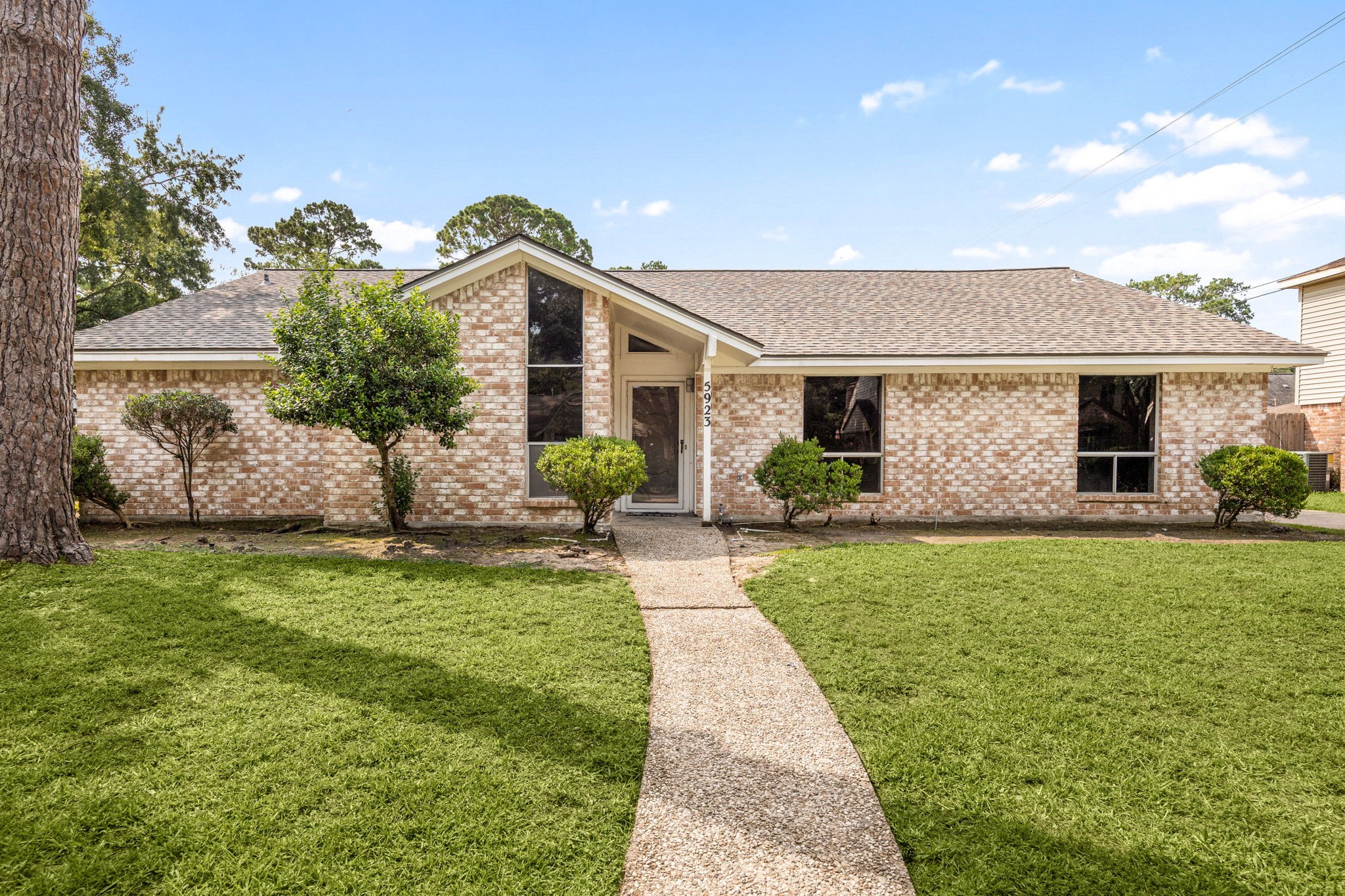 5923 Pebble Springs Drive Property Photo 3