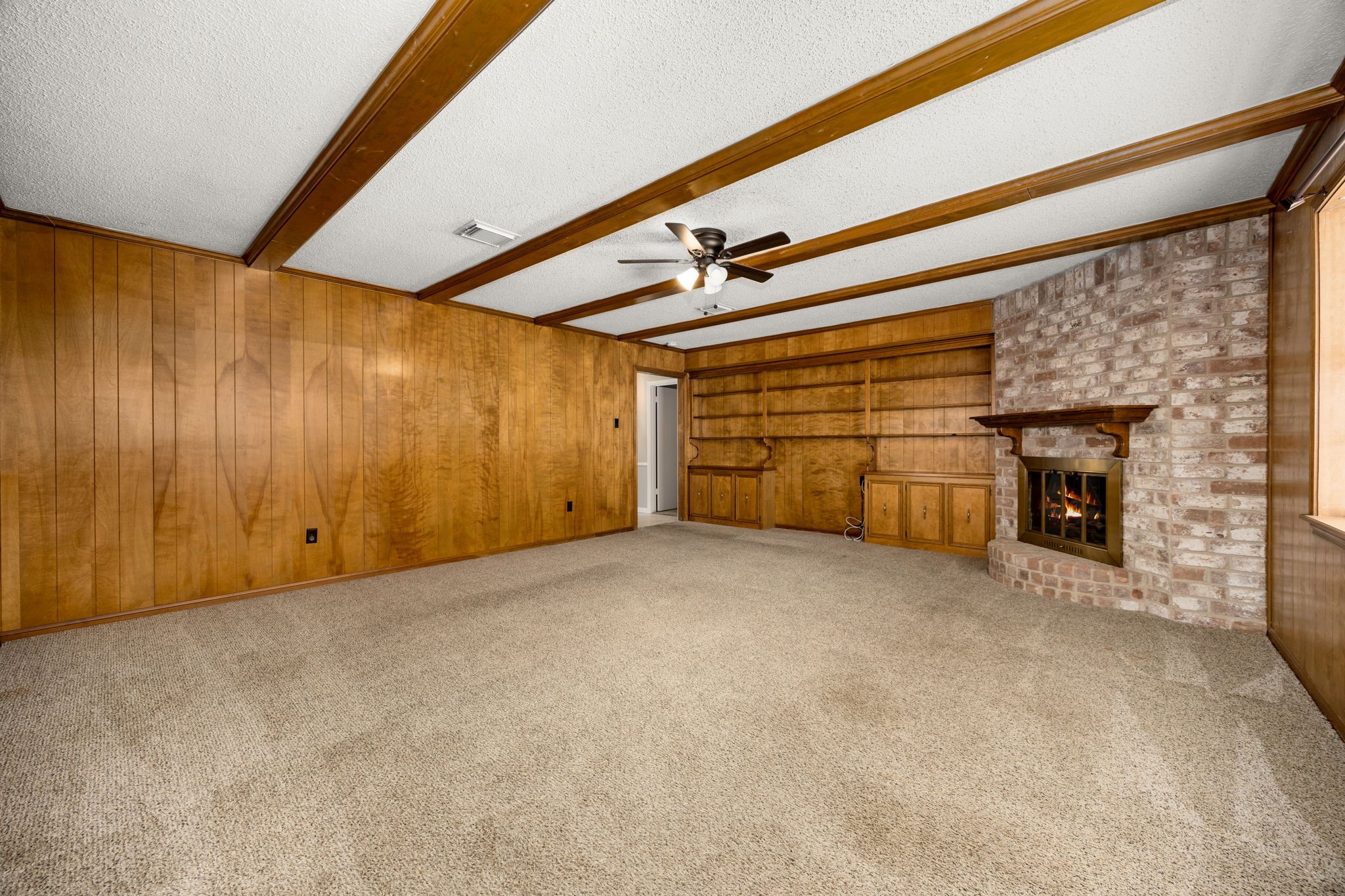 5923 Pebble Springs Drive Property Photo 8