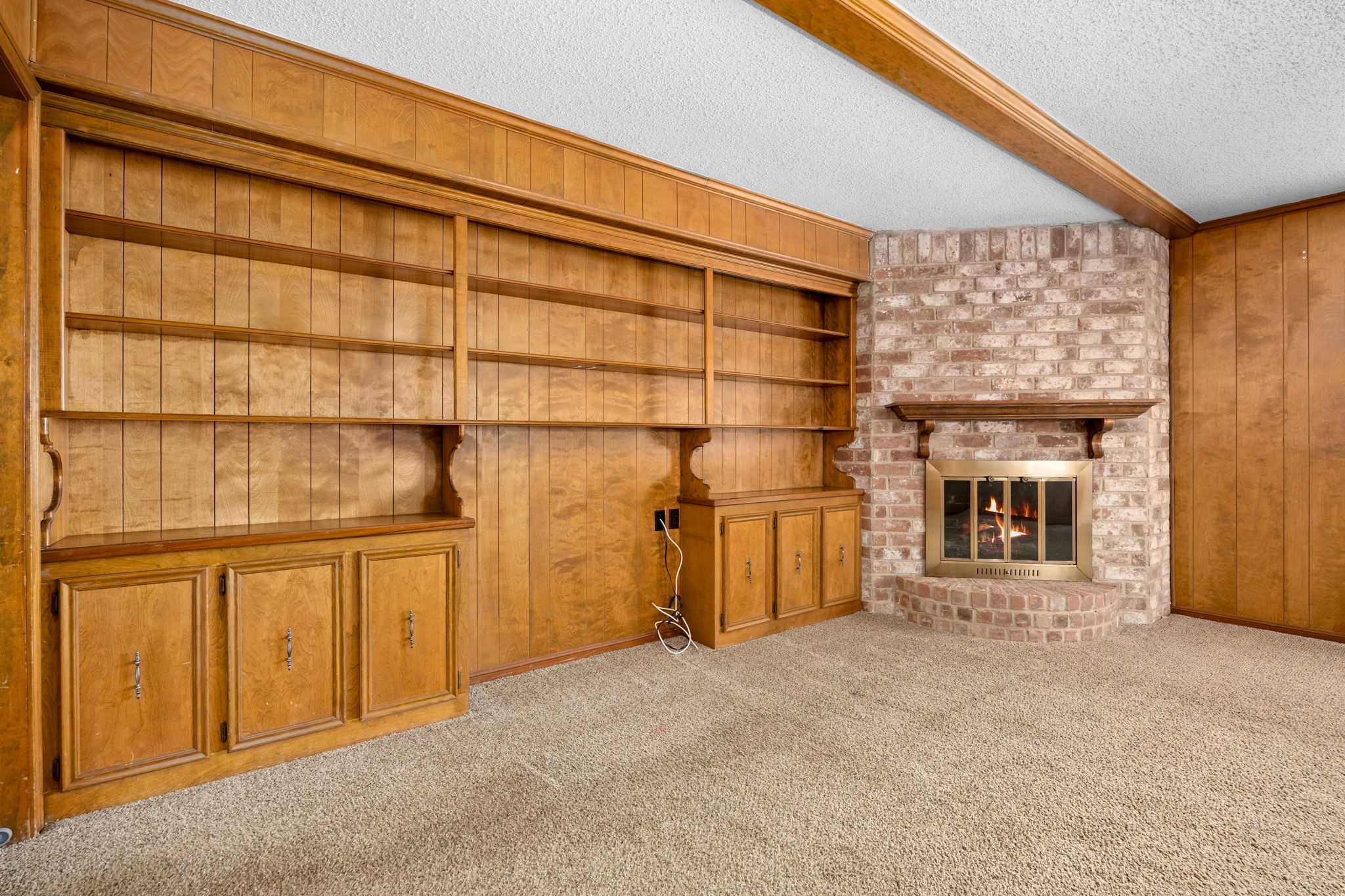 5923 Pebble Springs Drive Property Photo 9