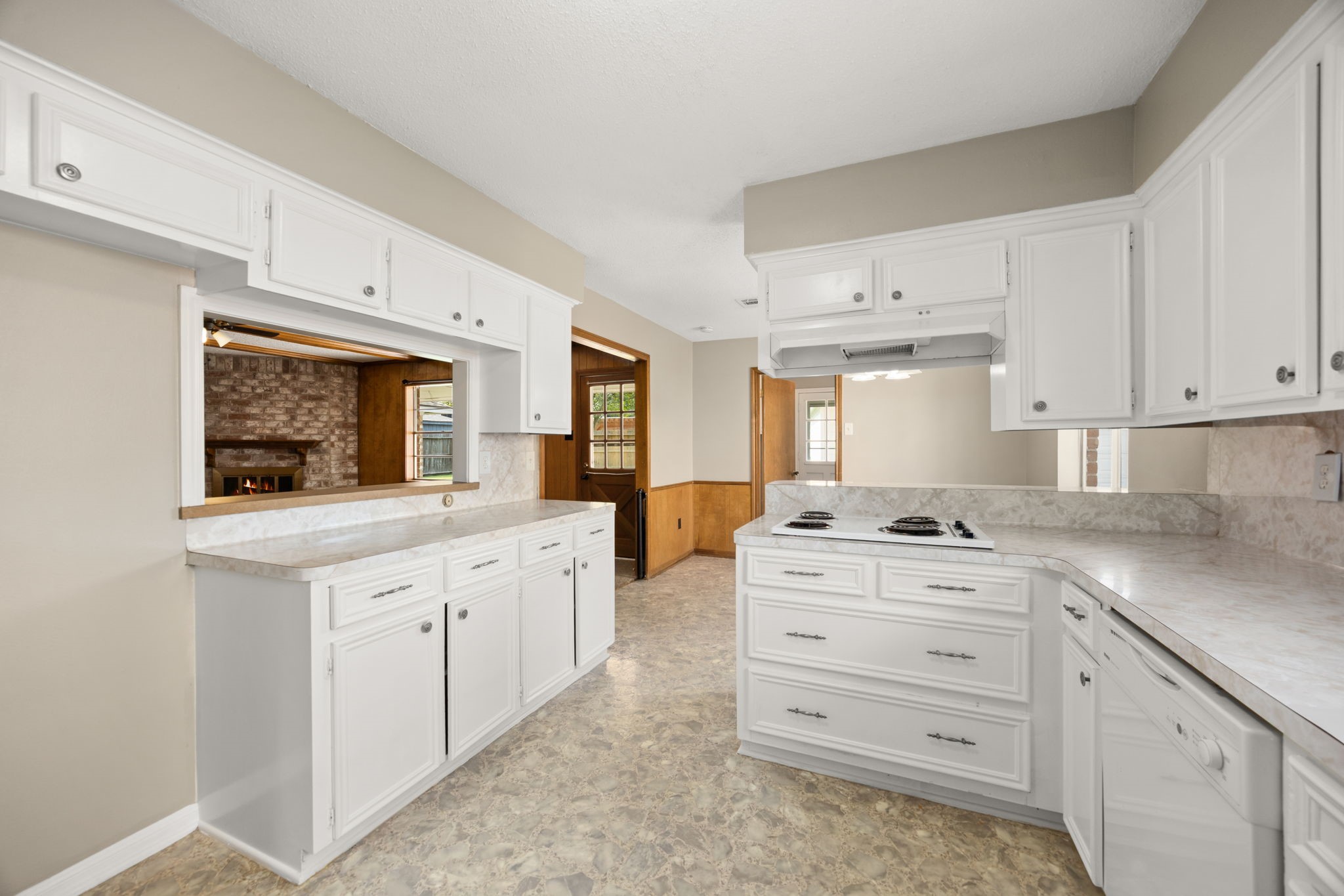 5923 Pebble Springs Drive Property Photo 13