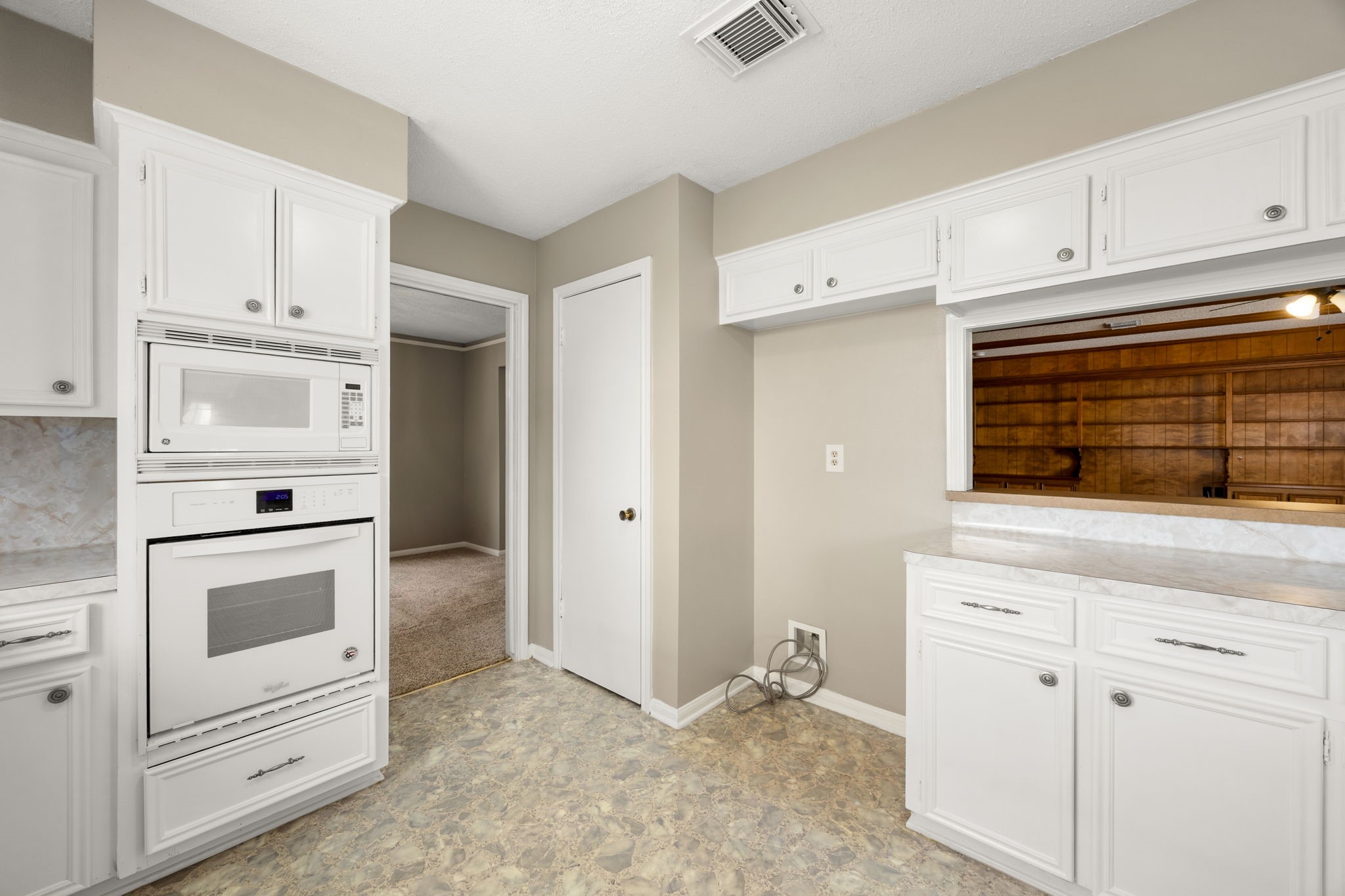 5923 Pebble Springs Drive Property Photo 14