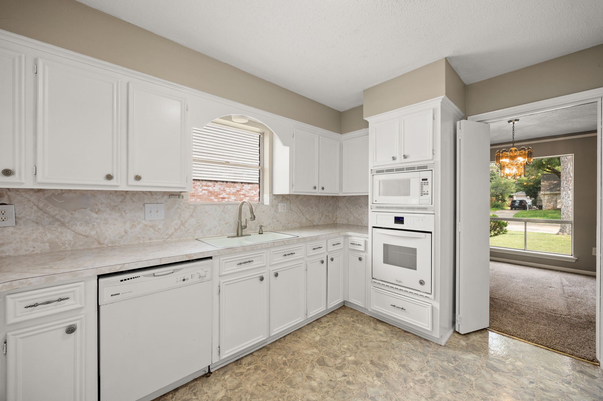 5923 Pebble Springs Drive Property Photo 15