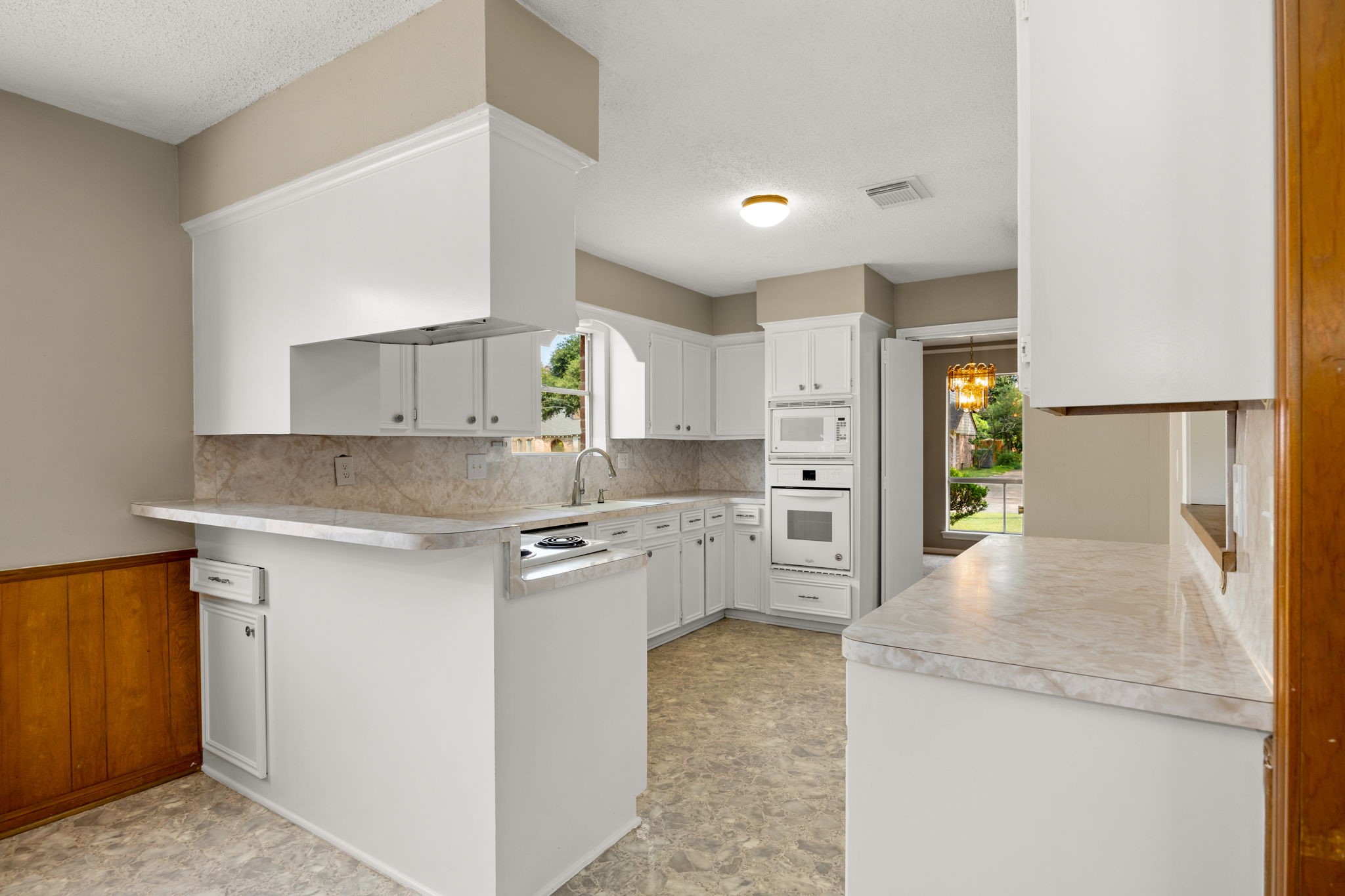 5923 Pebble Springs Drive Property Photo 16