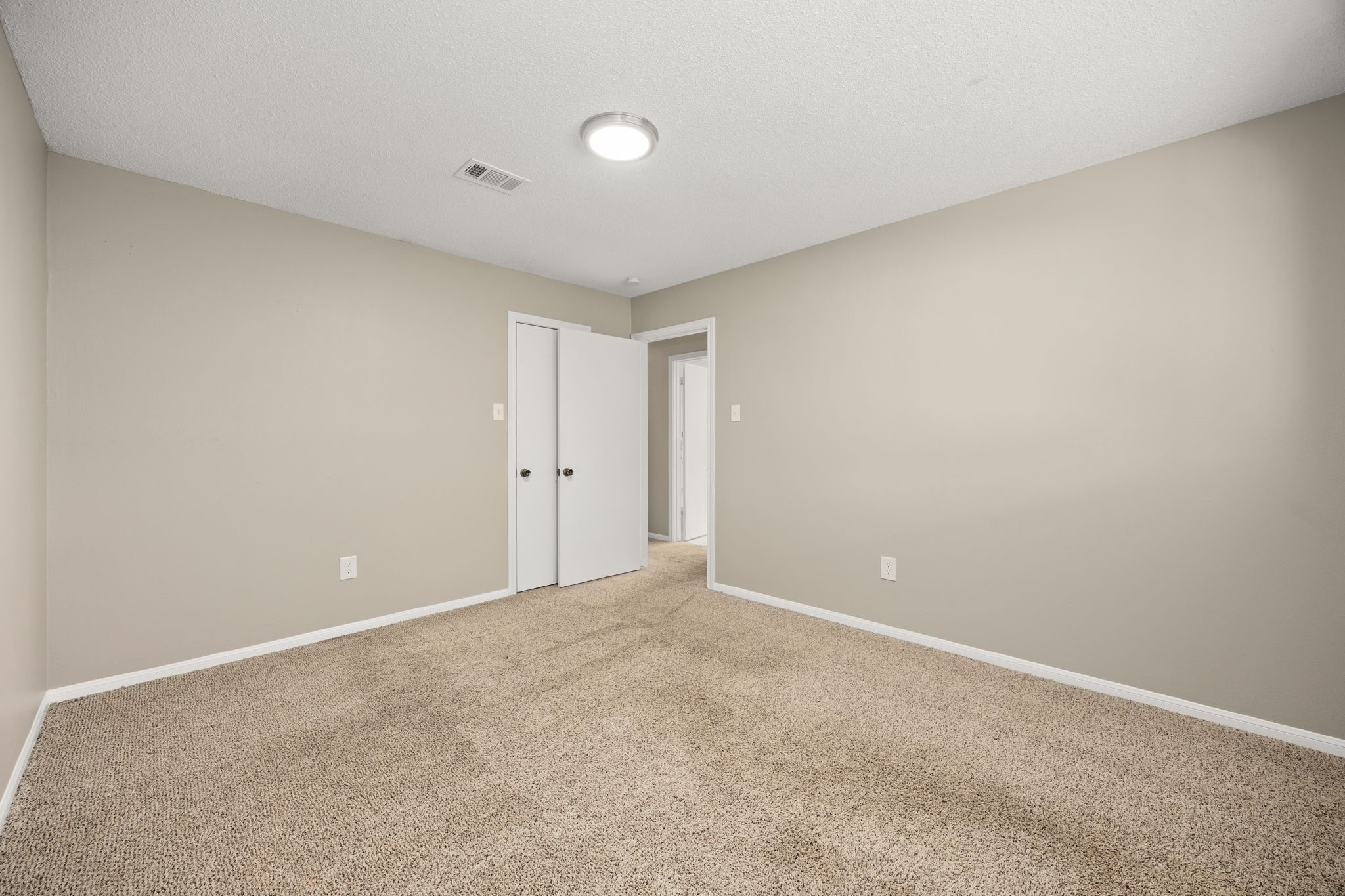 5923 Pebble Springs Drive Property Photo 28