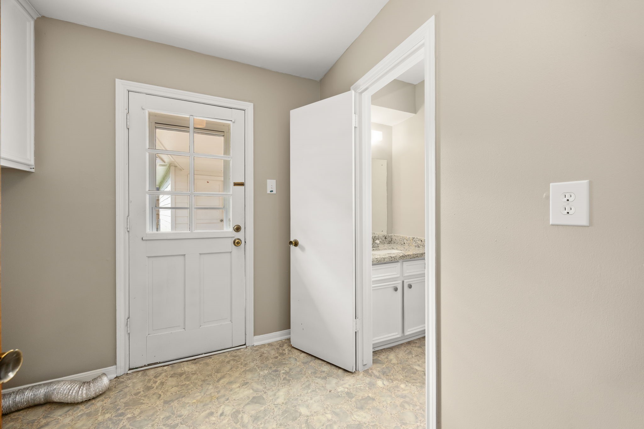 5923 Pebble Springs Drive Property Photo 34