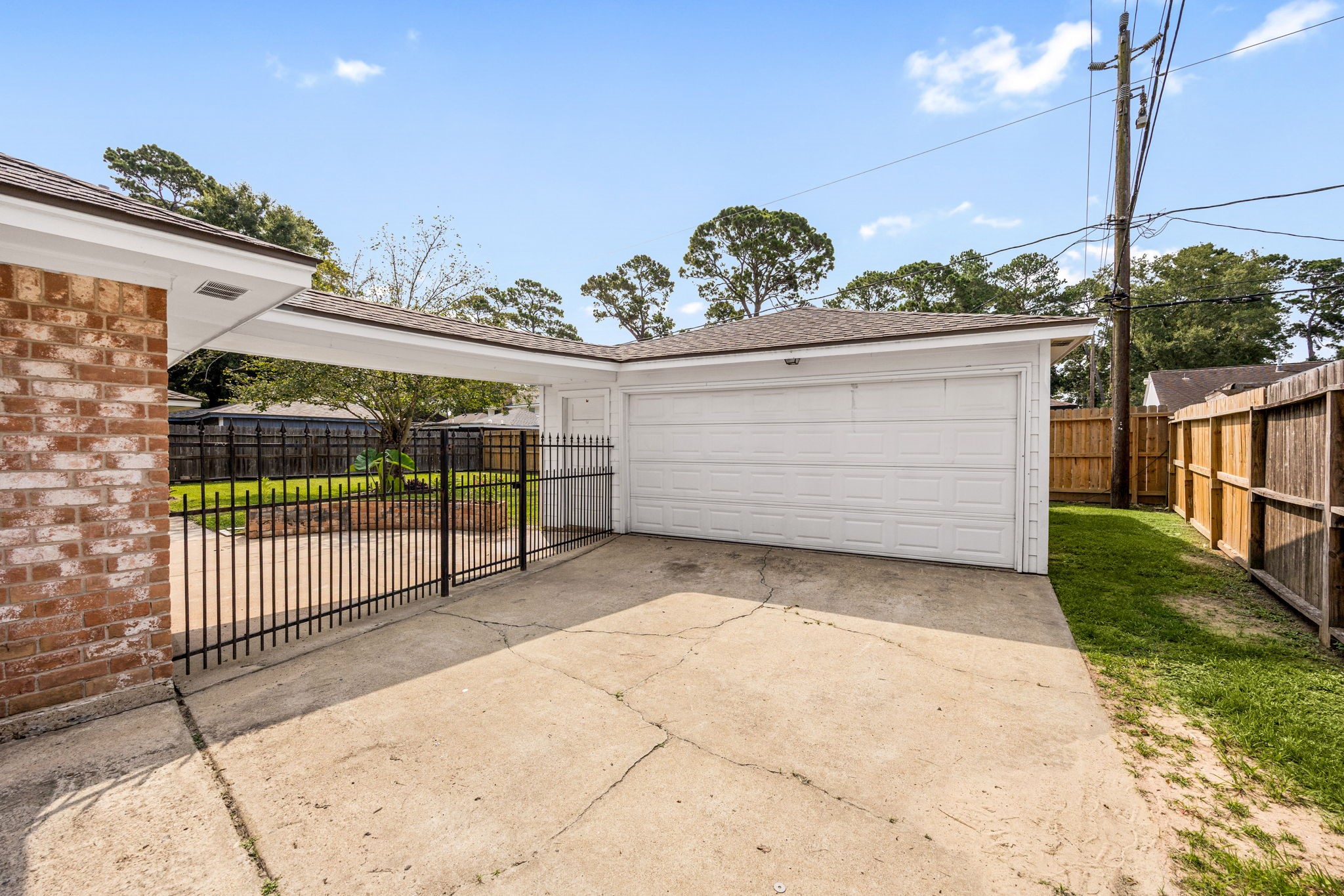5923 Pebble Springs Drive Property Photo 38