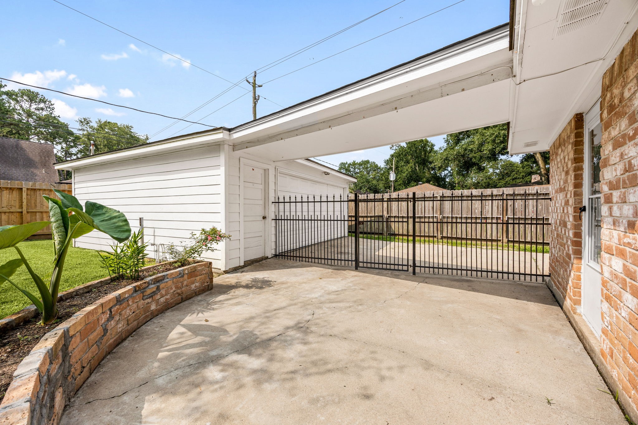 5923 Pebble Springs Drive Property Photo 39