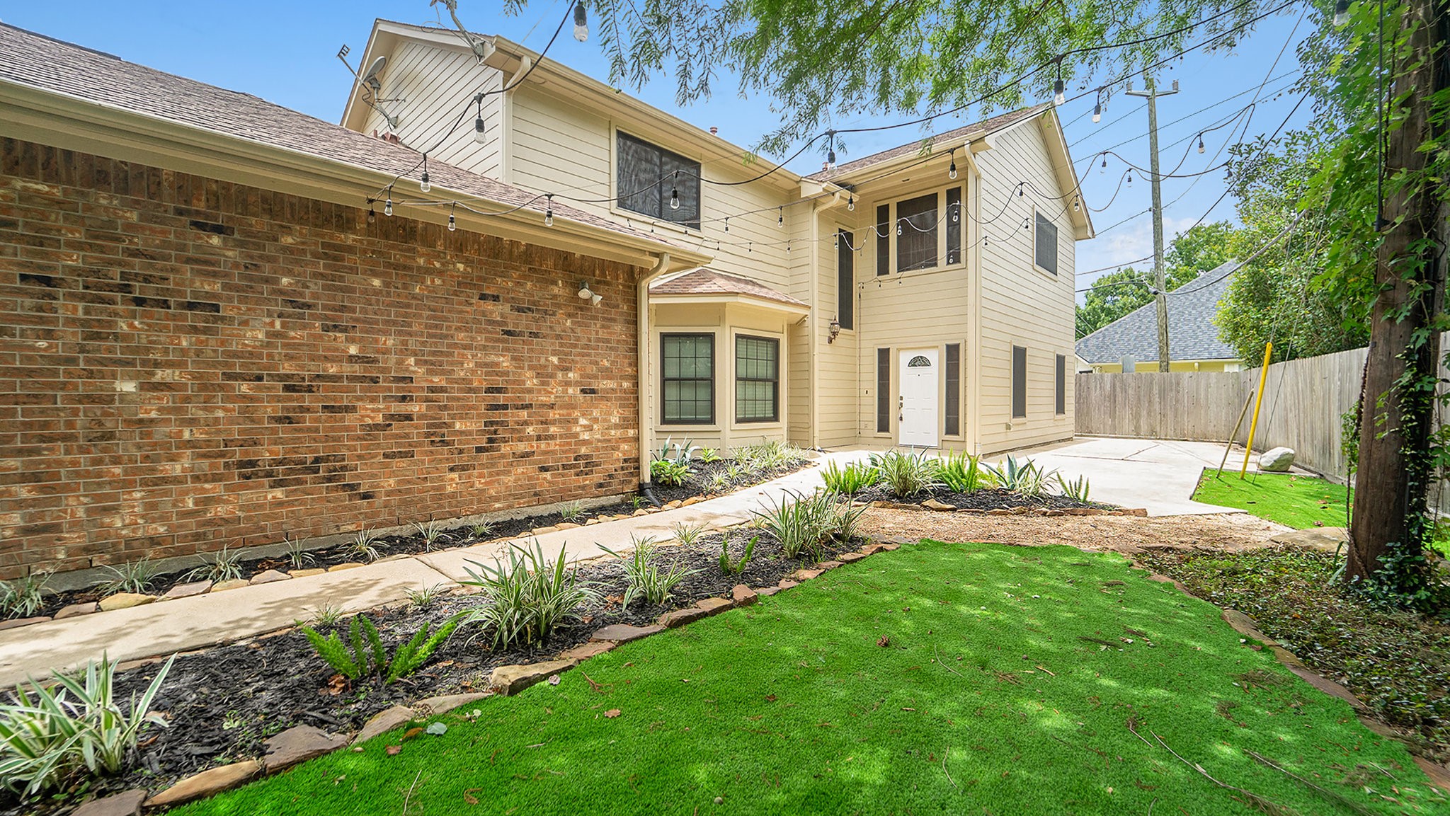 2052 Glencove Drive Property Photo 1