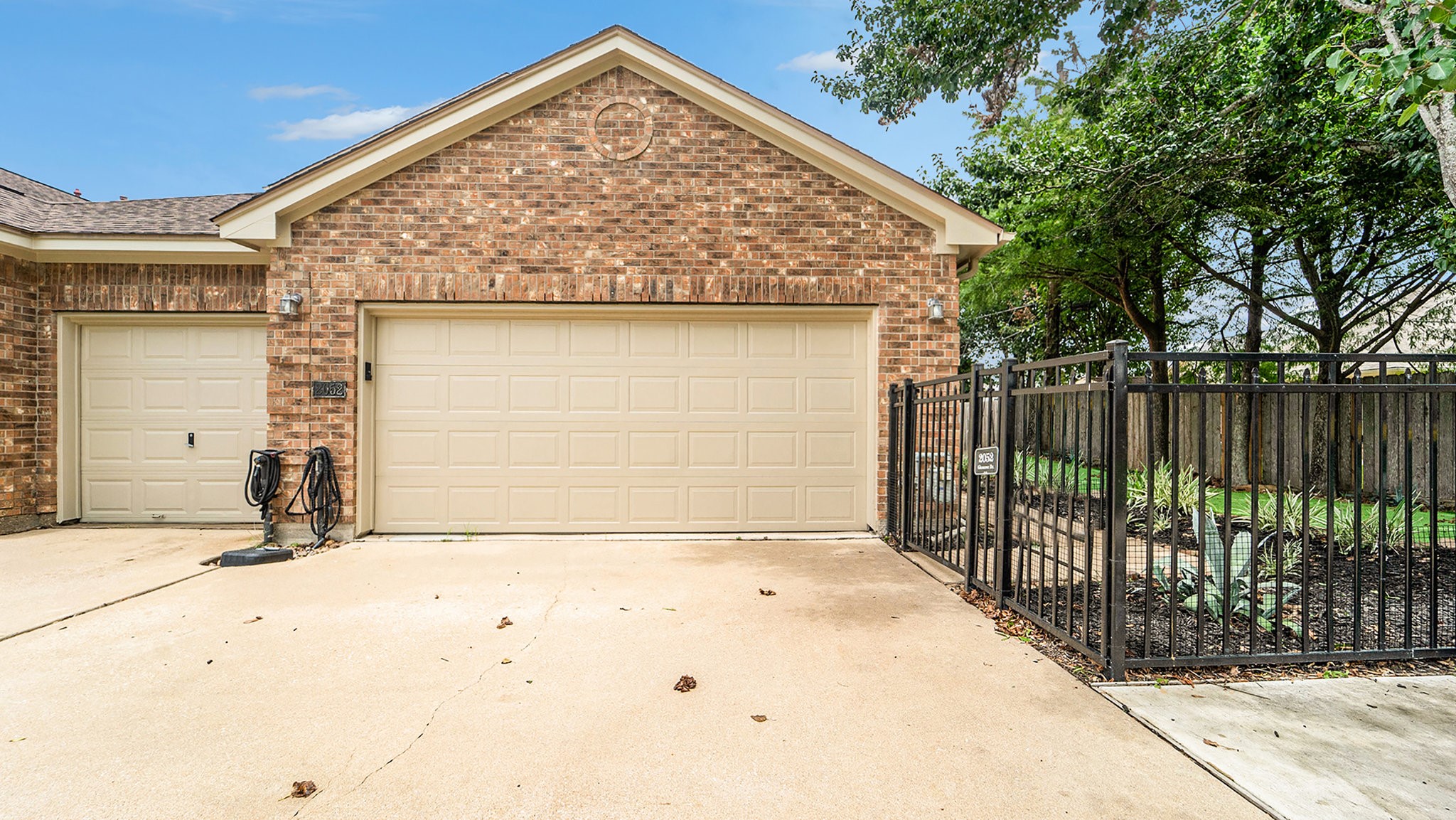 2052 Glencove Drive Property Photo 2