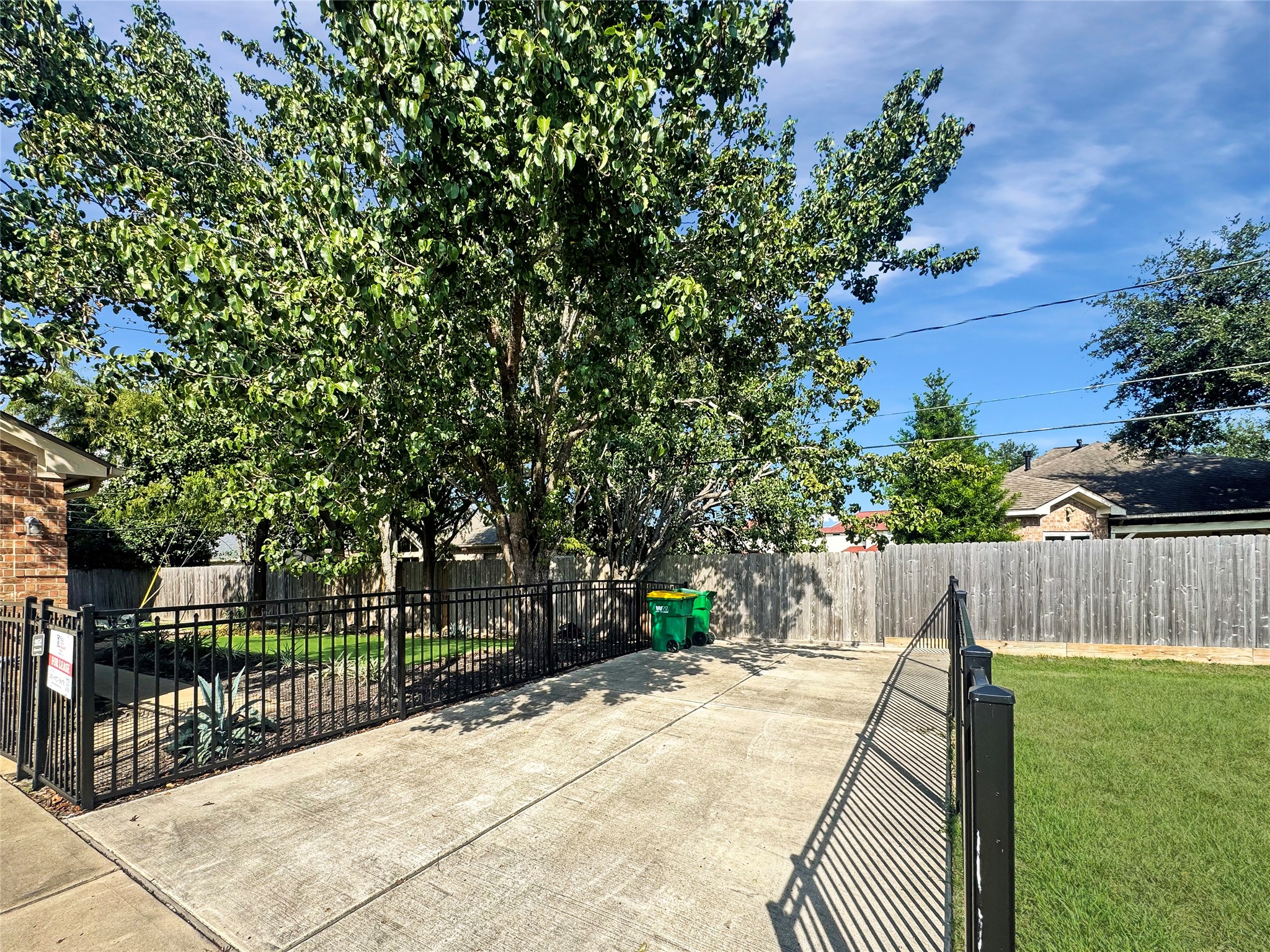 2052 Glencove Drive Property Photo 4